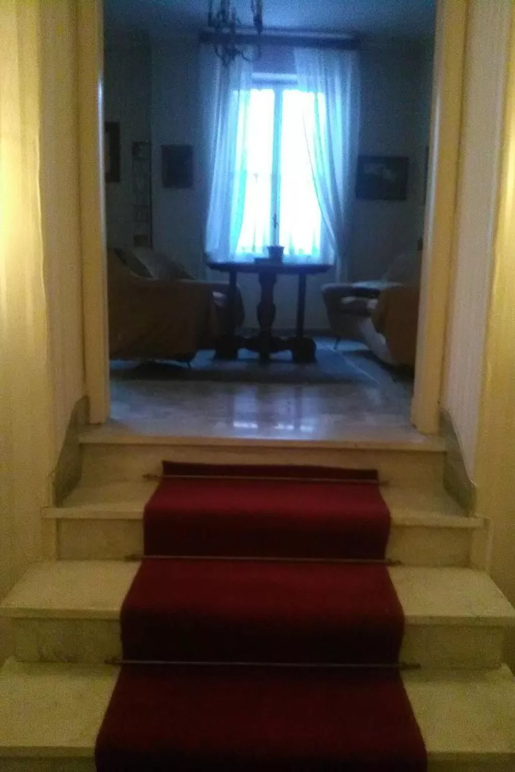 Nahe Rom mit Terrasse und einem Flügel-Inside