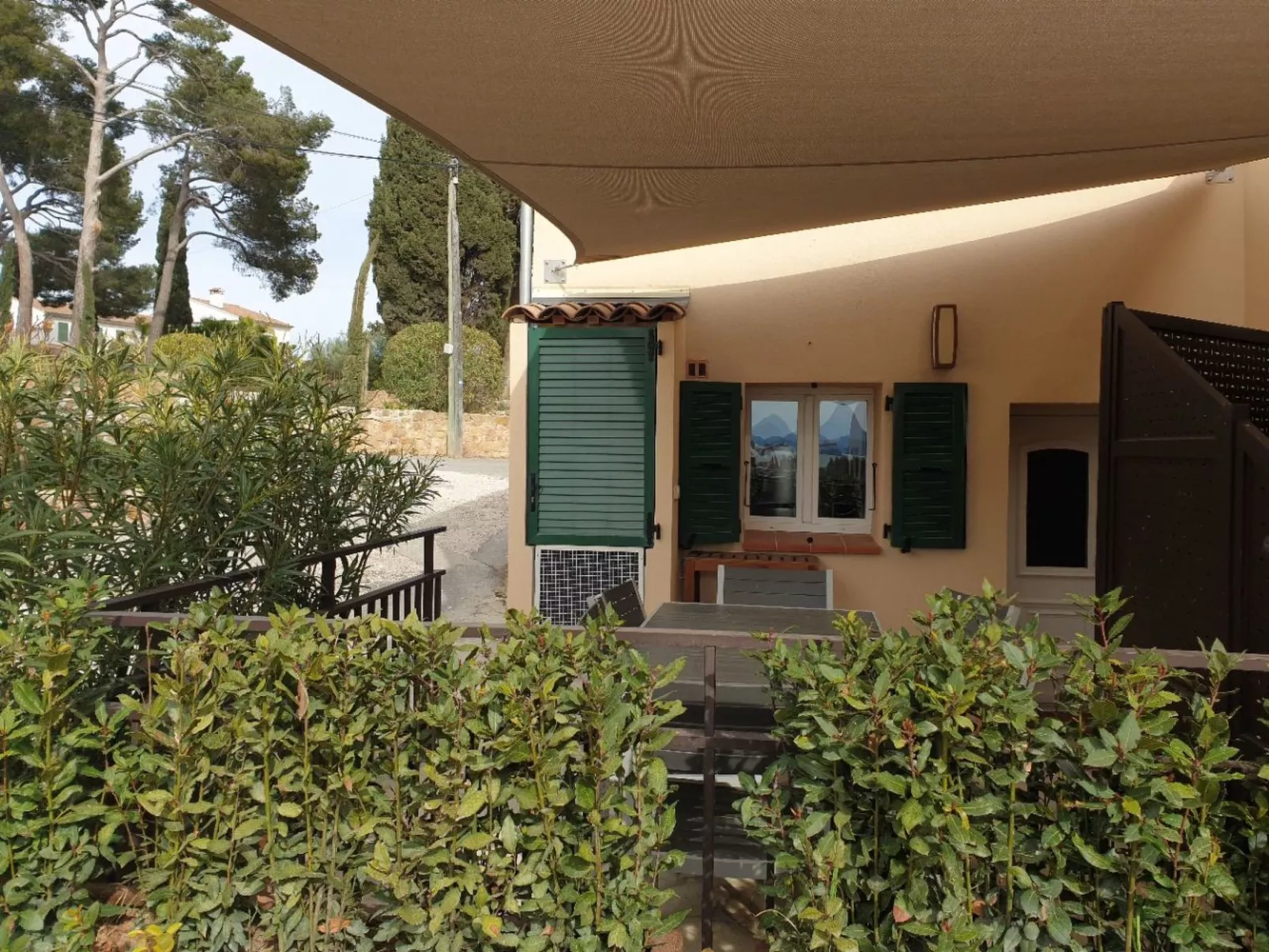 Im Herzen eines provenzalischen Weinguts, Terrasse mit Meerblick, Pool - Draußen