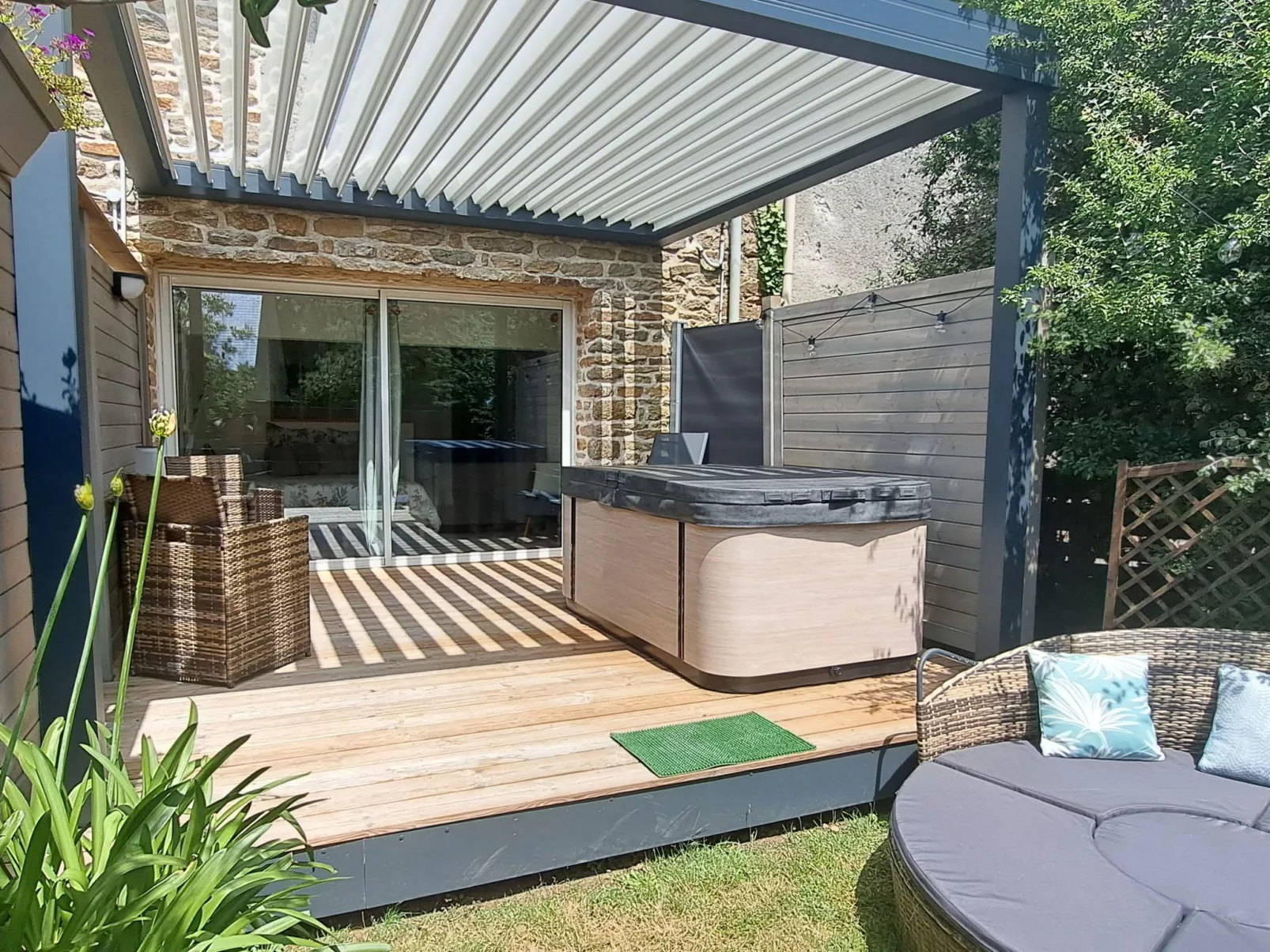 "L'Aube" - privates SPA - ruhig gelegen-Draußen