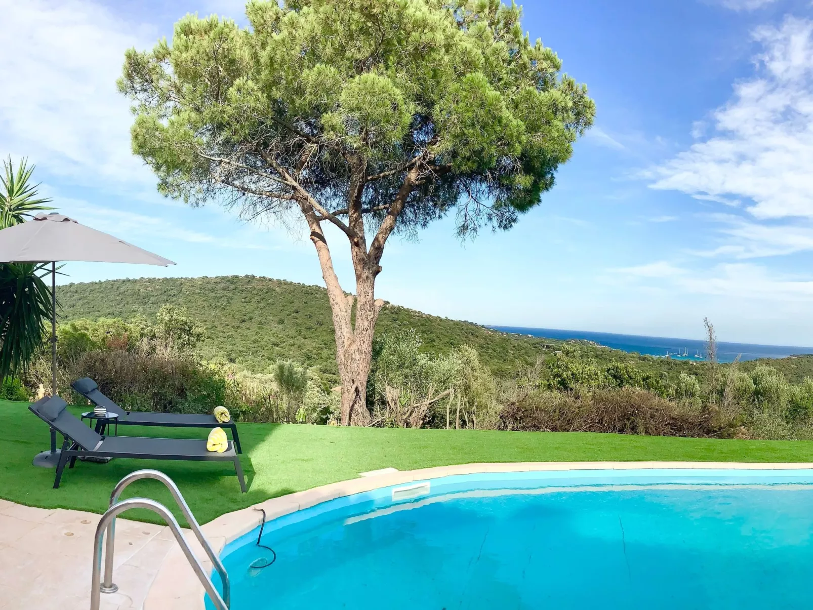 Ferienvilla "Azura" mit eigenem Pool-Draußen