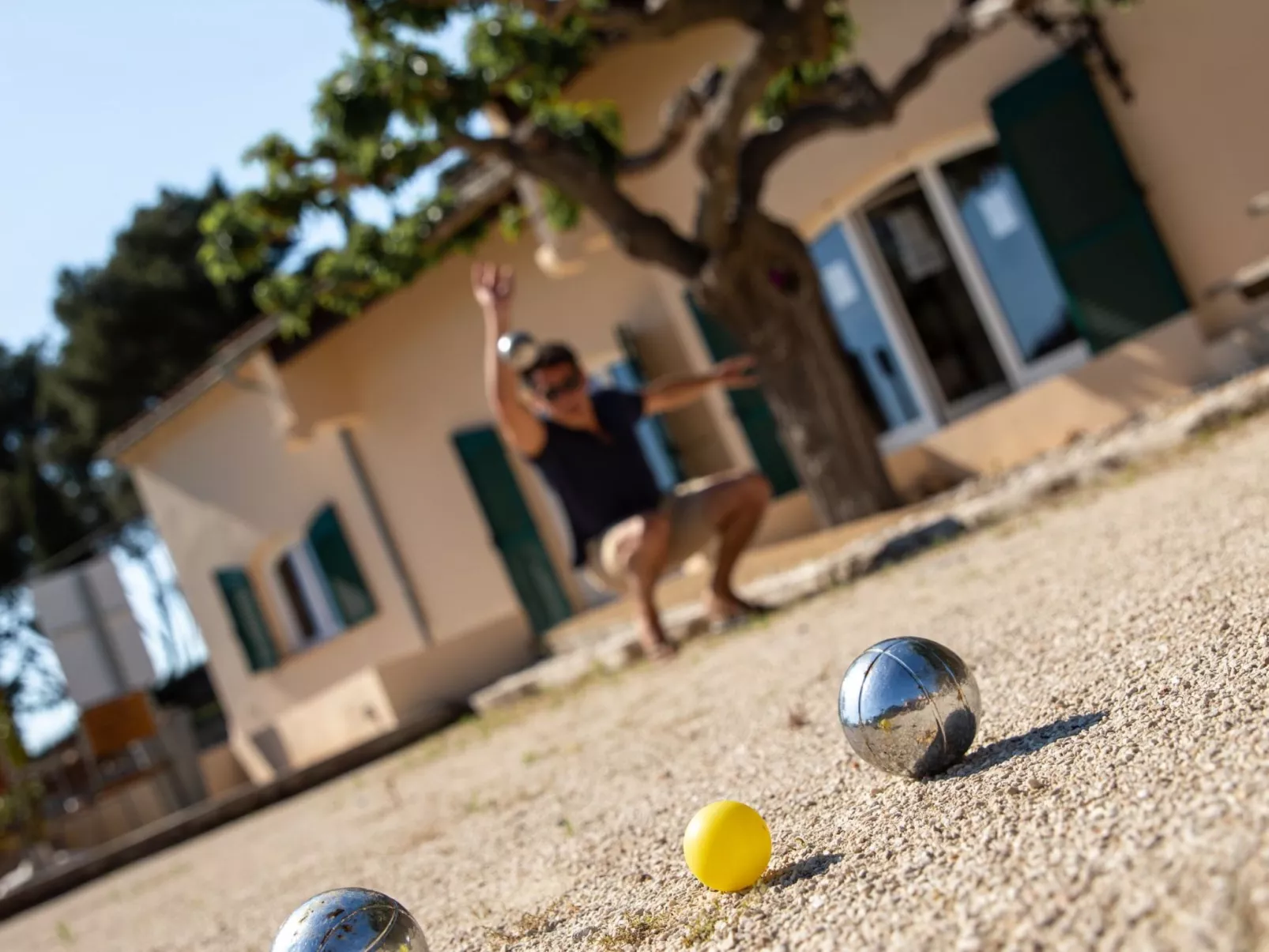 Im Herzen der Weinberge, schattige Terrasse umgeben von Grün, Pool - Draußen
