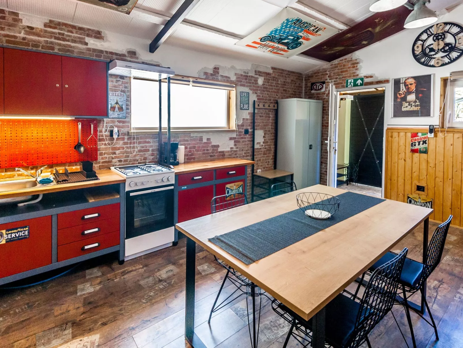 Haus im Industriestil Eni mit privatem Parkplatz-Drinnen