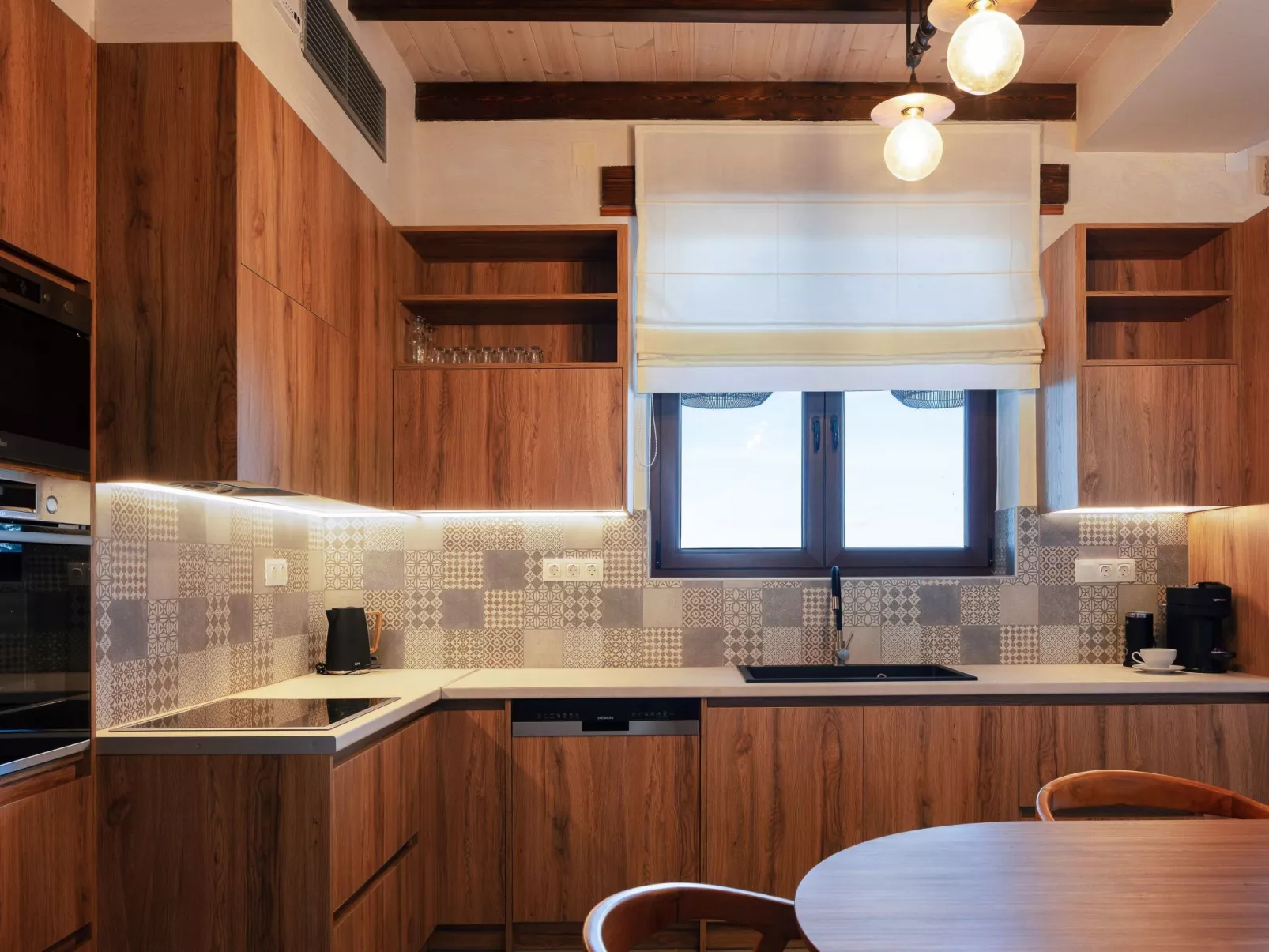 Brandneue Villa mit Meerblick, privatem Pool und Ping Pong-Dedans