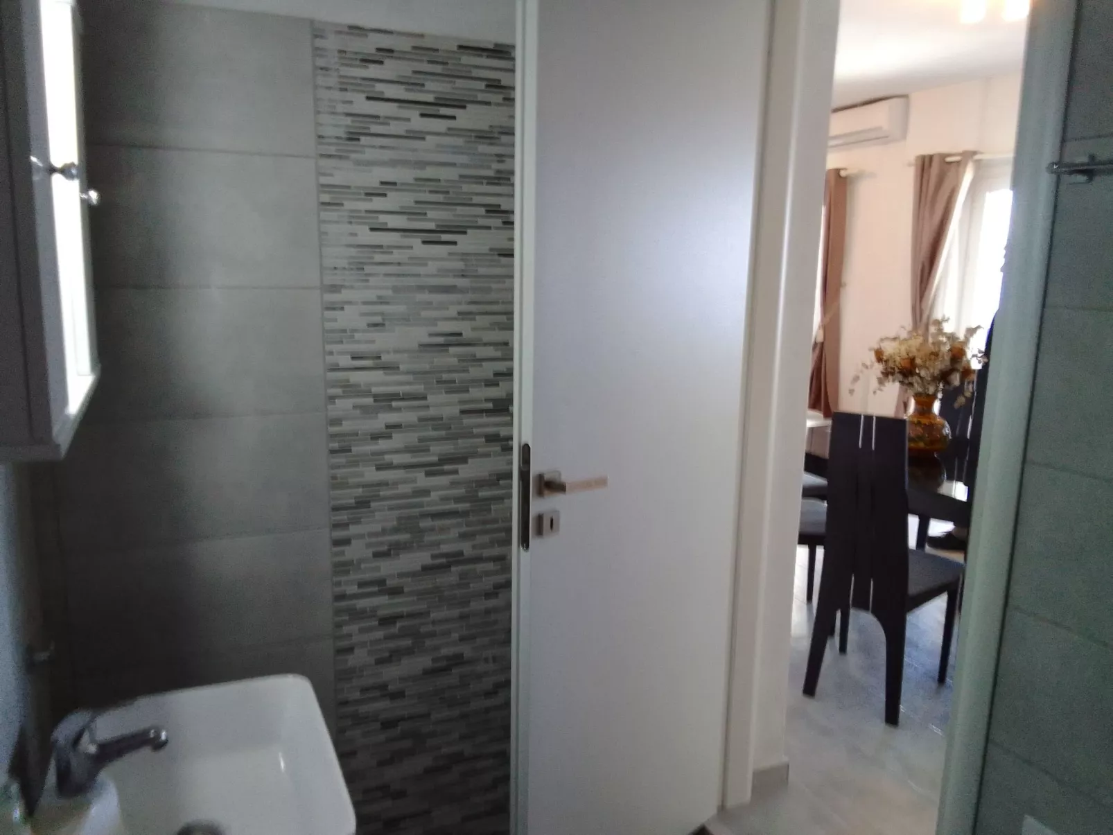 Charmantes Ferienhaus in Ia mit Privater Terrasse-Inside