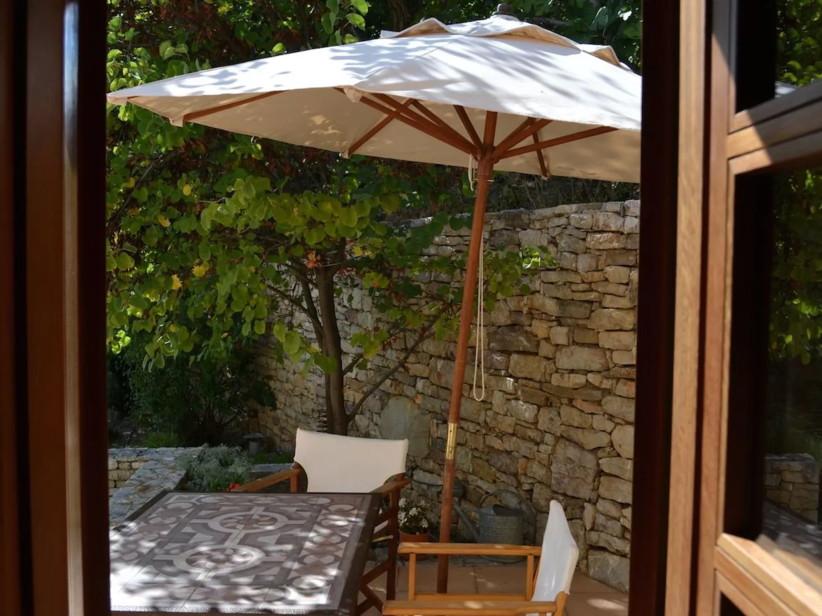 "Stone Retreat"-Dehors