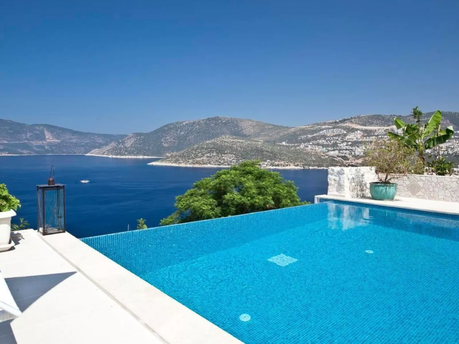 Ferienvilla mit Blick auf das Wasser-Dehors
