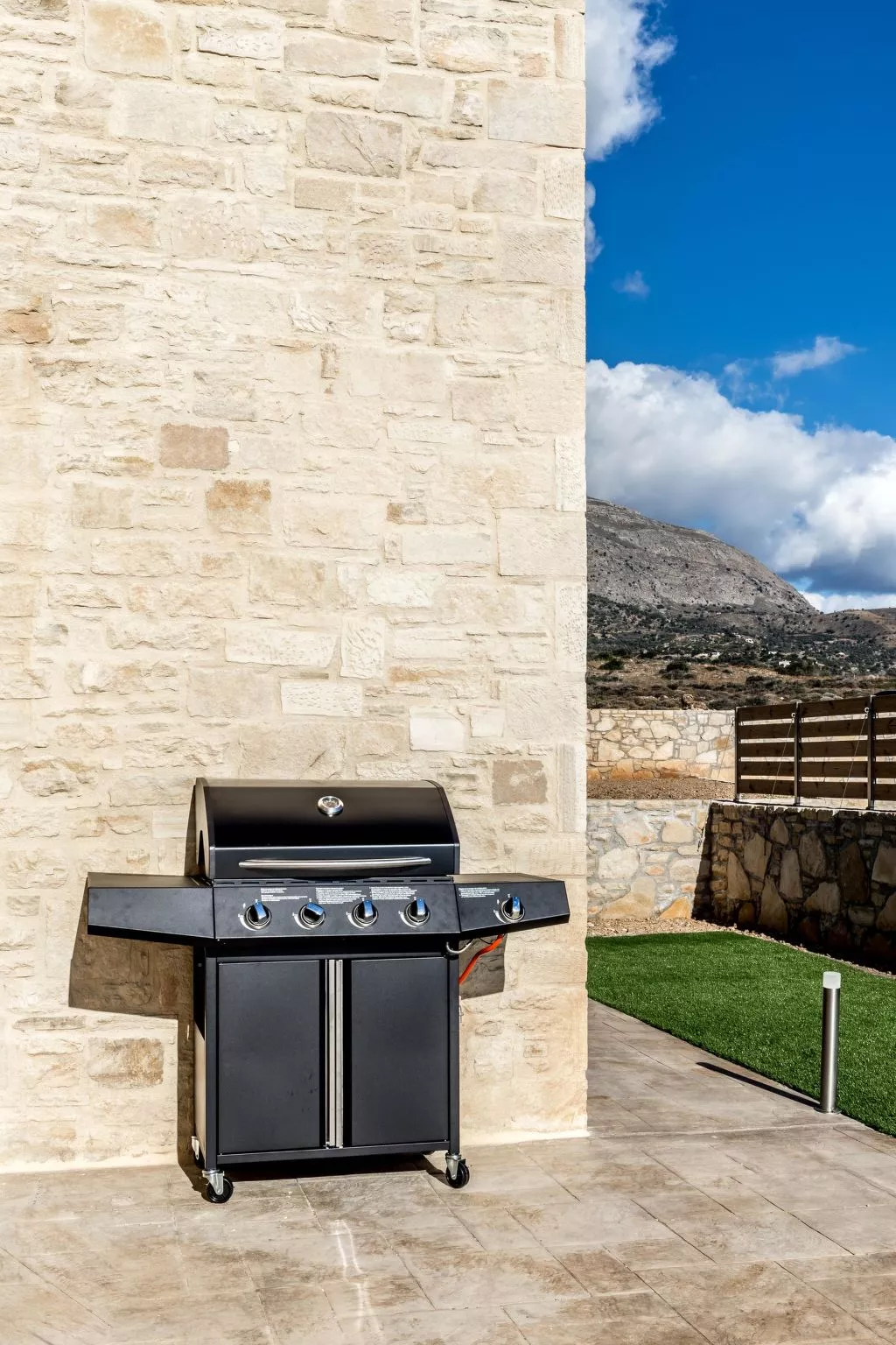 Küstenvilla mit Pool in der Nähe eines ruhigen Sandstrandes-Draußen