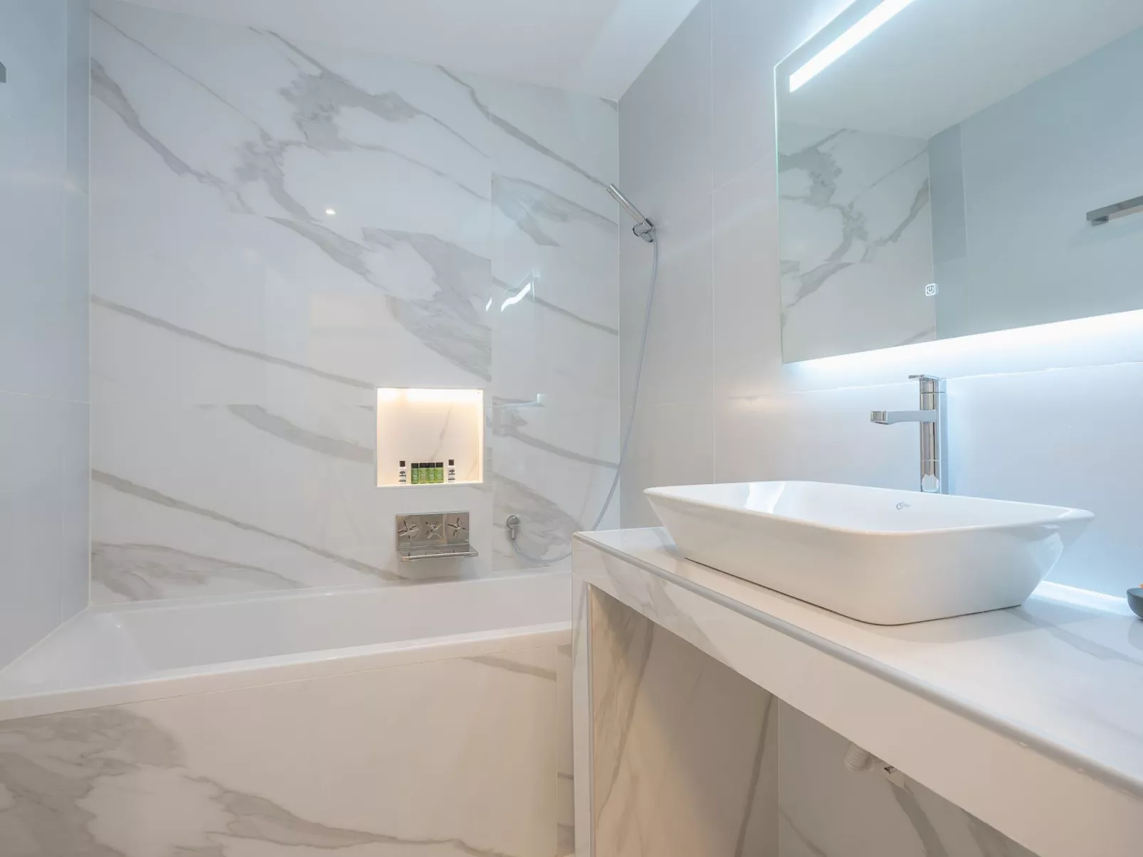 Stilvolle 2 Schlafzimmer, nur wenige Schritte von Fokionos Negri-Drinnen