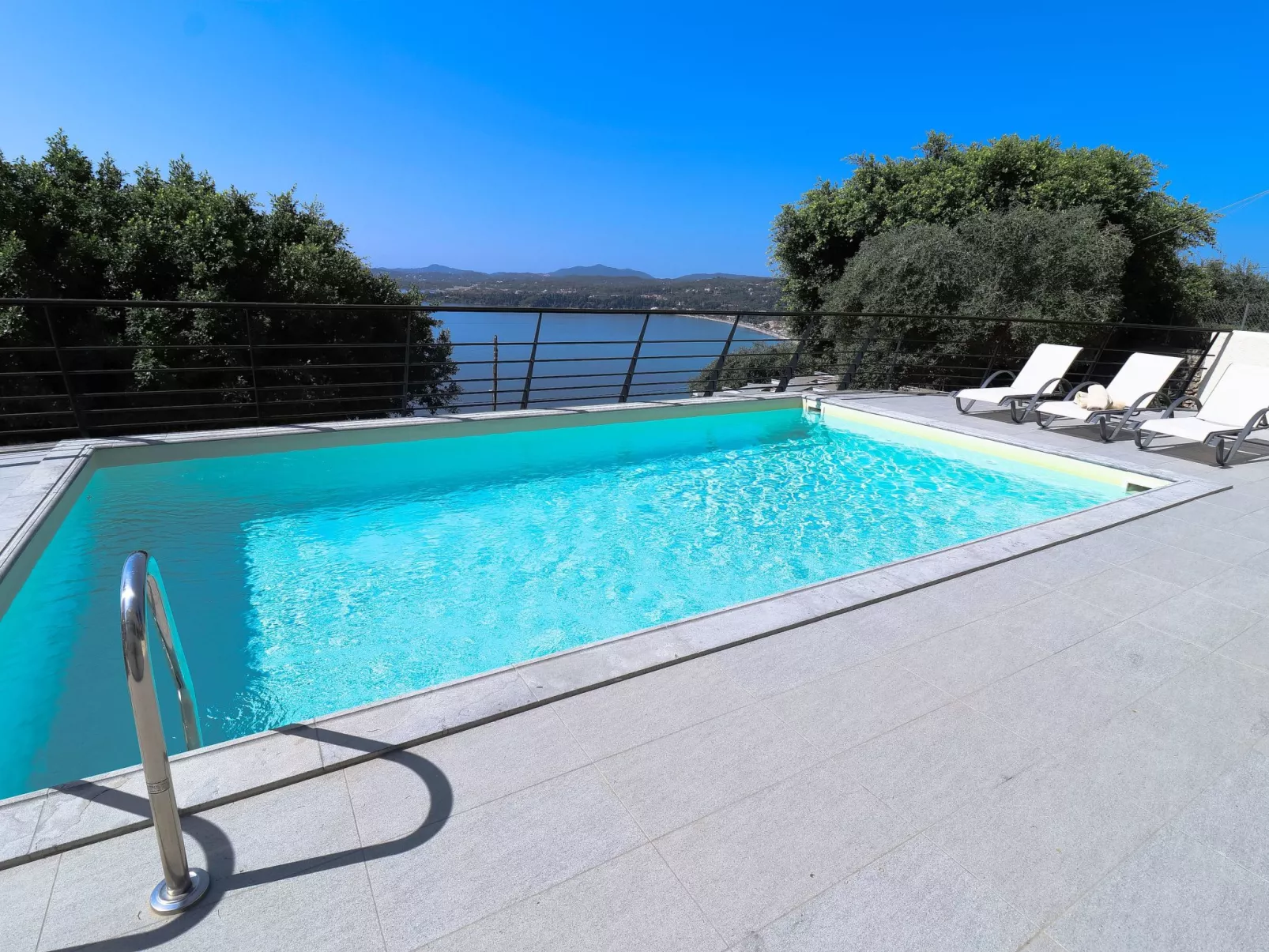 "Faiax" mit eigenem Pool-Draußen