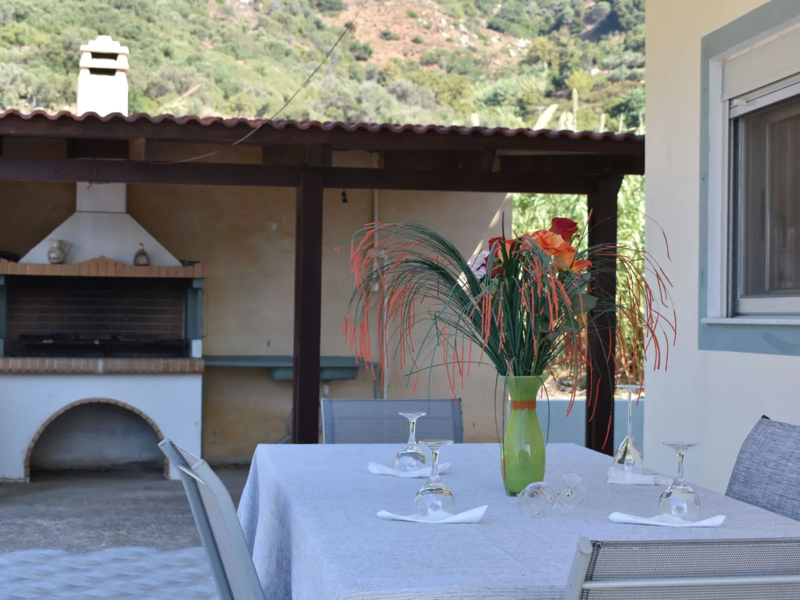 In Kolimvari mit Großer Terrasse-Draußen