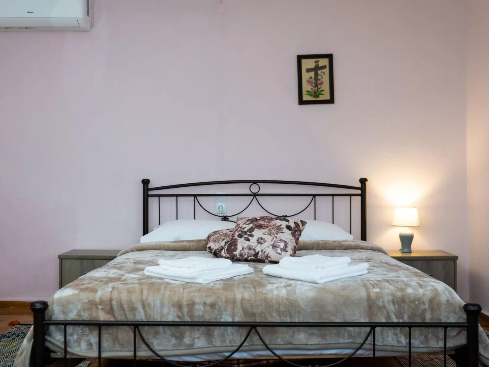 Fani's Haus unter Meteora-Drinnen