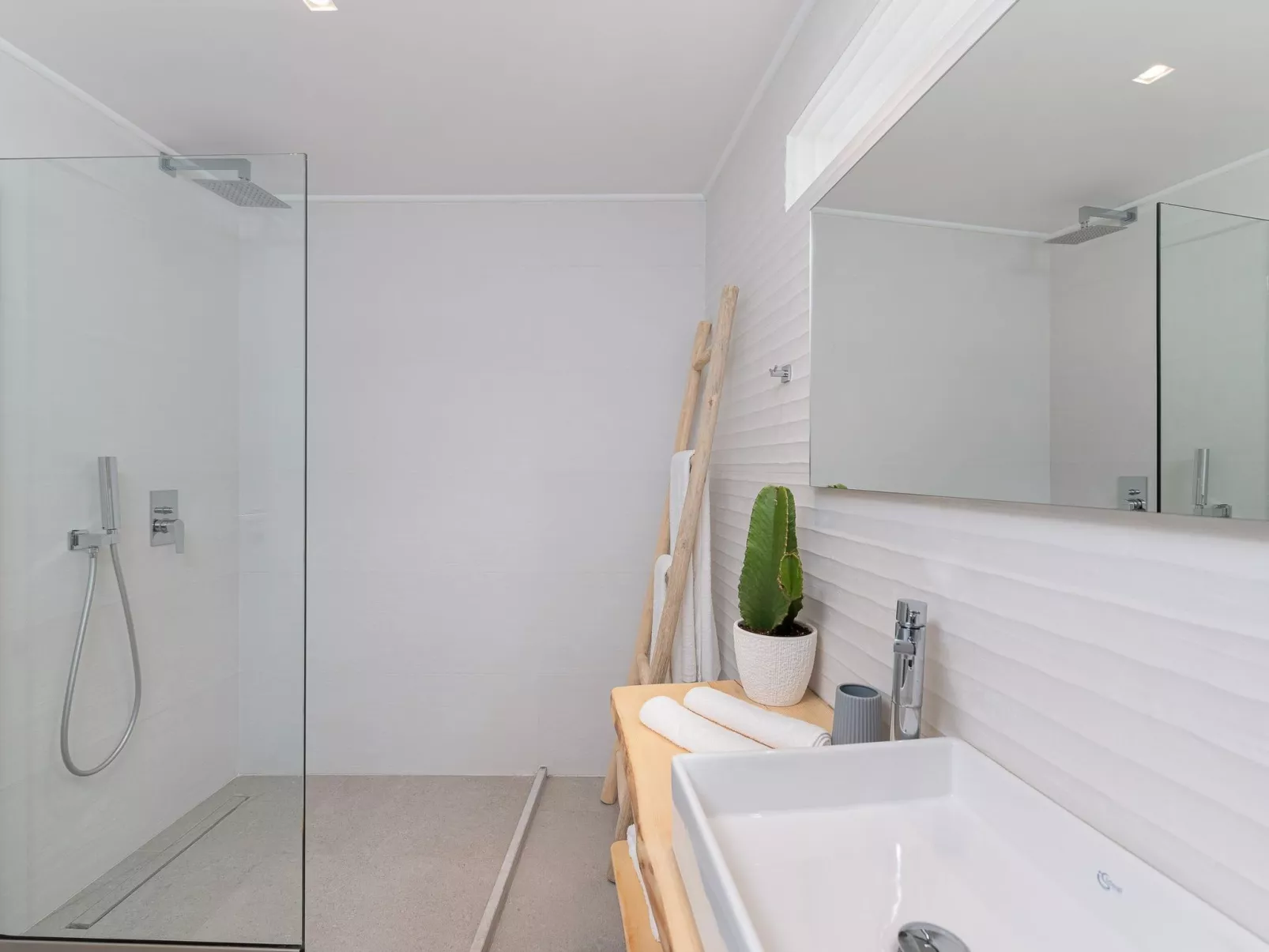 Calma-Image-tags.info