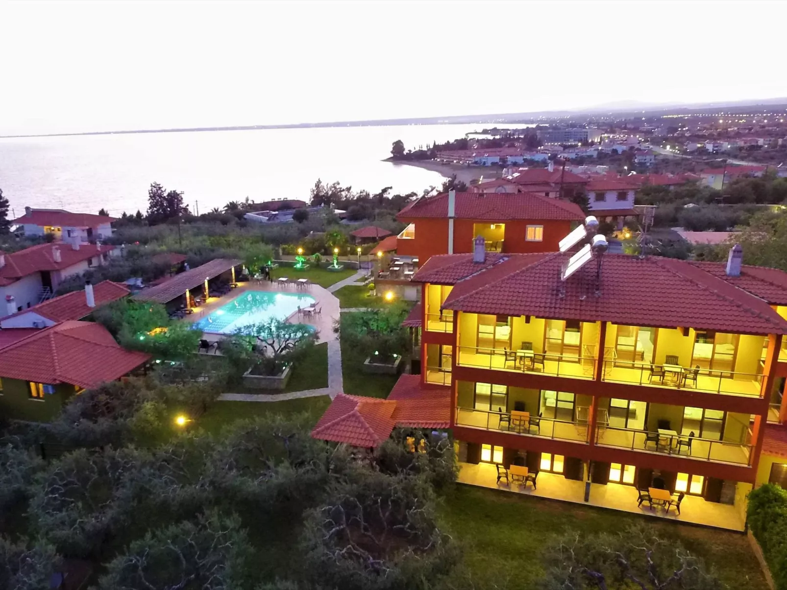 Elegantes Apartment im Erdgeschoss mit Gartenblick-Draußen