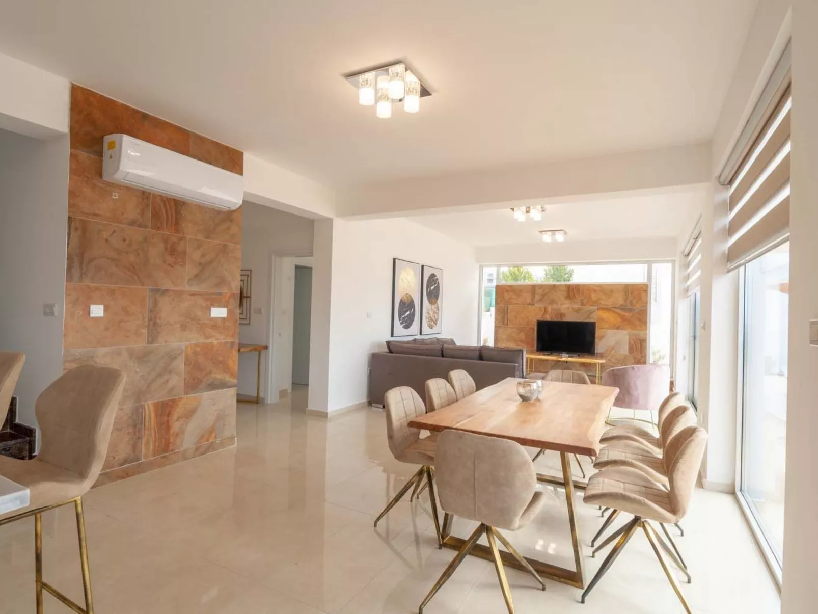 Coral Elite Residence mit Pool und Whirlpool-Dedans