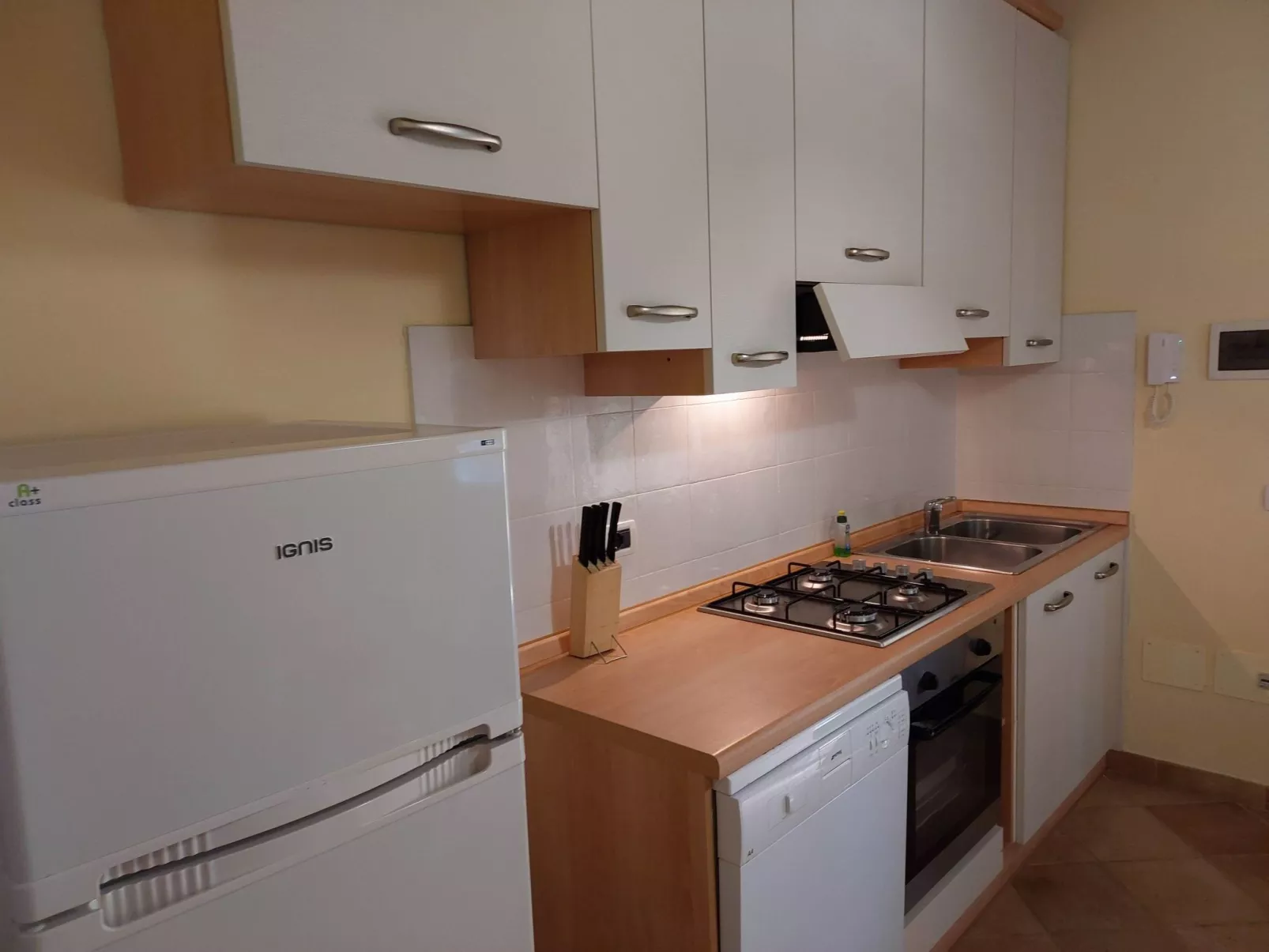 Melo Peperosa' Wohnung mit Terrasse-Drinnen