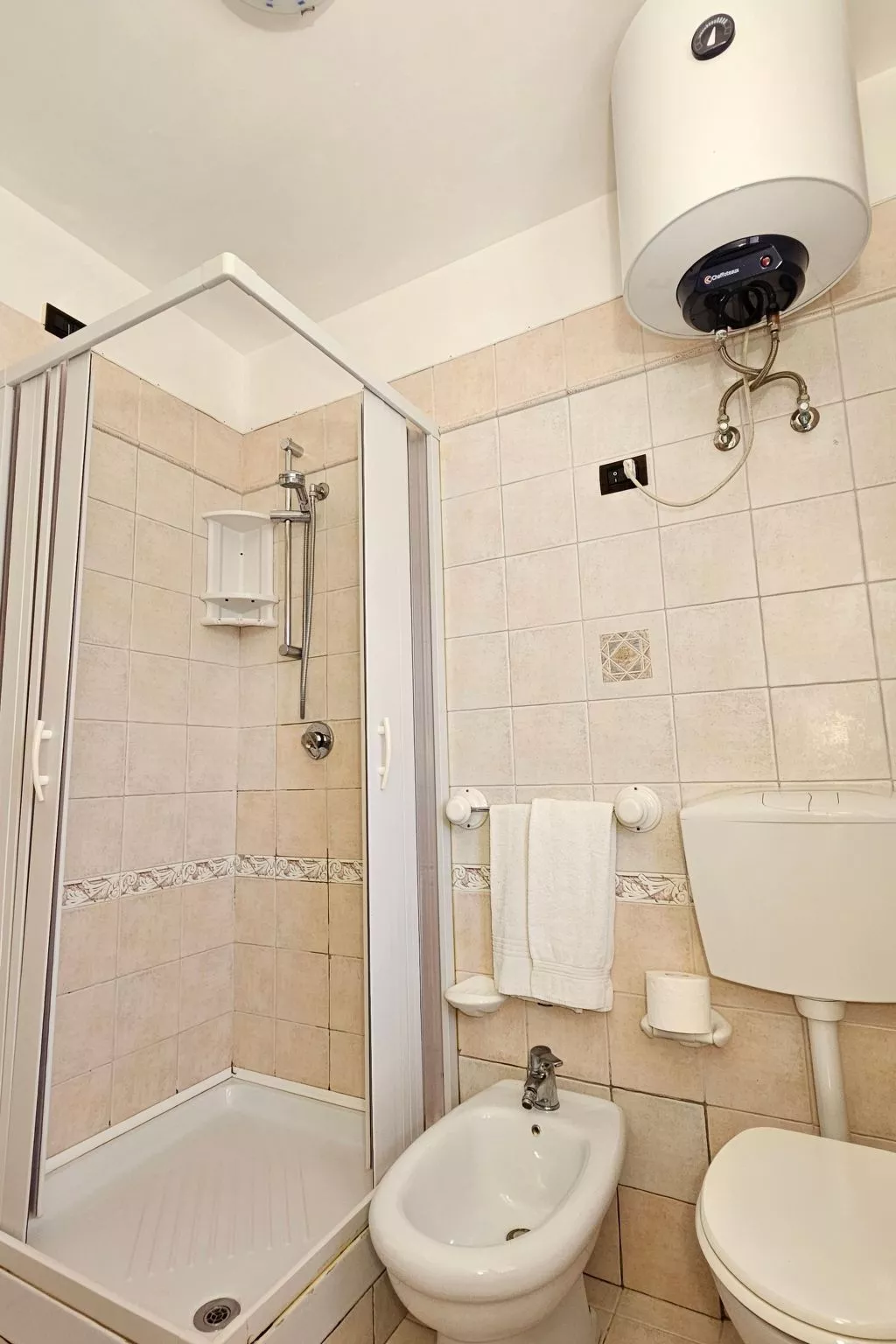 Helle mediterrane Villa mit Veranda und Garten-Inside