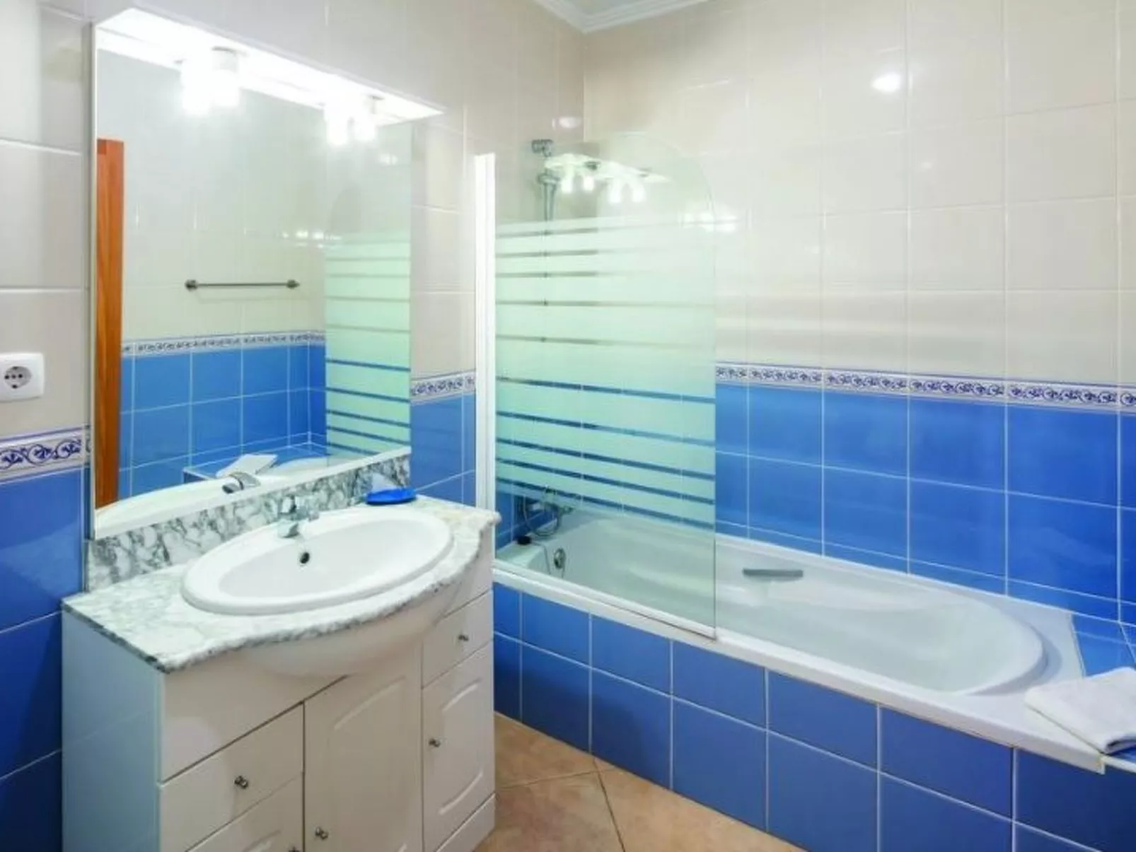 Wohnung mit Meerblick , mitten im Zentrum von Luz-Drinnen