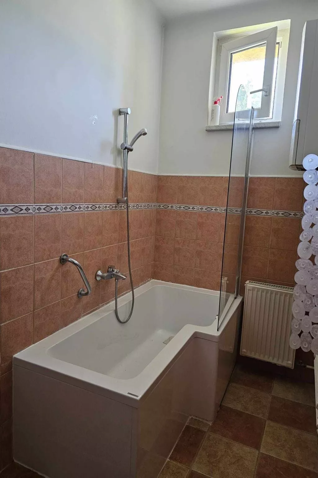 Schönes Ferienhaus mit Pool in ruhiger Lage-Dedans