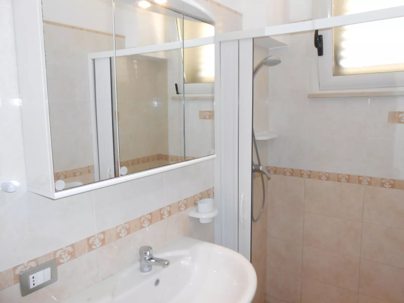 Helles, einladendes Appartement mit überdachter Veranda in Strandnähe-Dedans