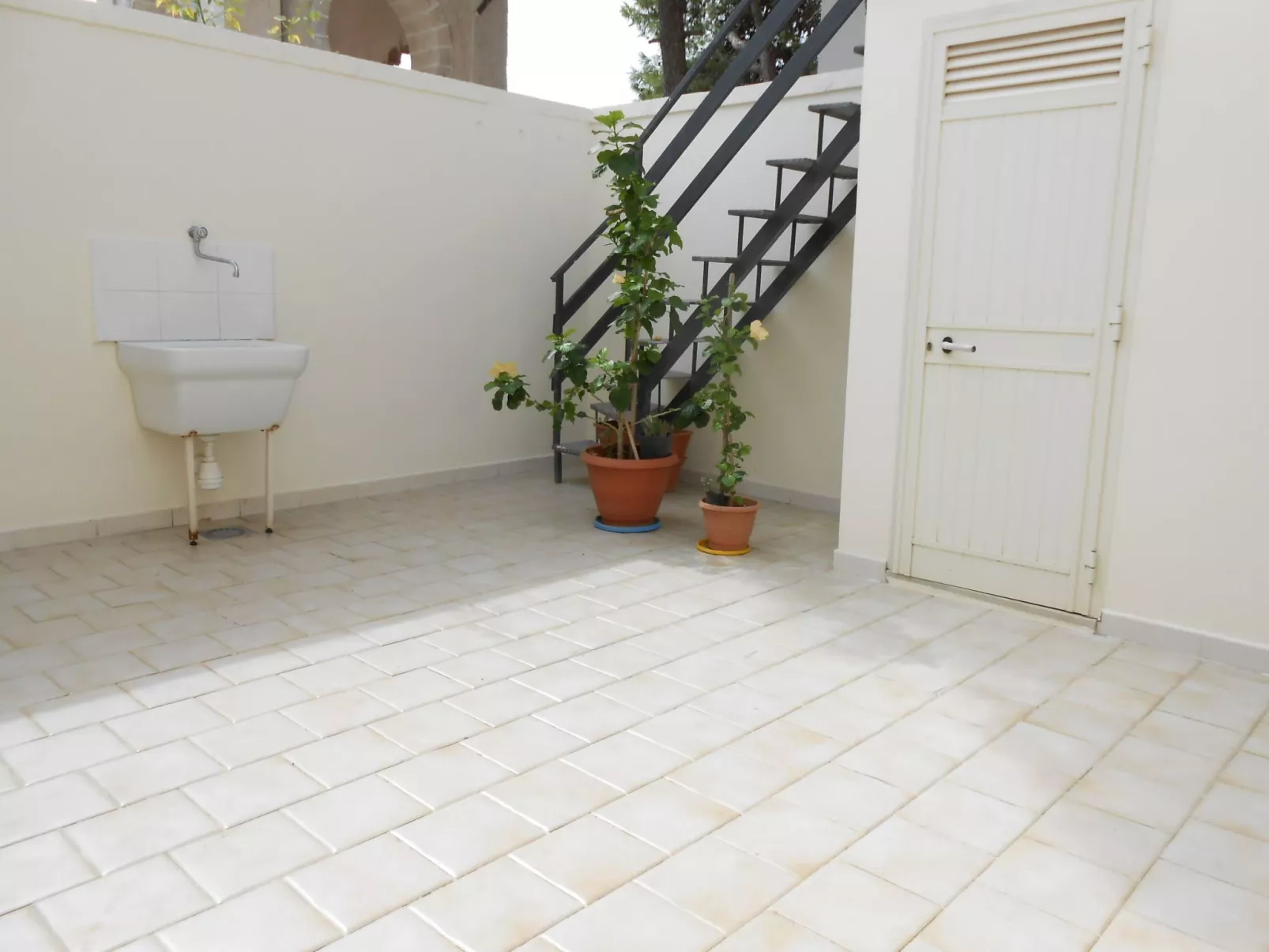 Helles, einladendes Ferienapartment mit Sonnenterrasse in Strandnähe-Dehors