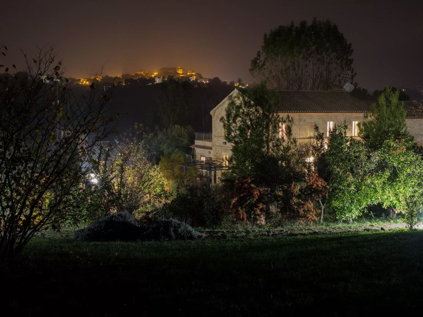 Haus der Musik 270m Veranda, Garten und Pool-Outside