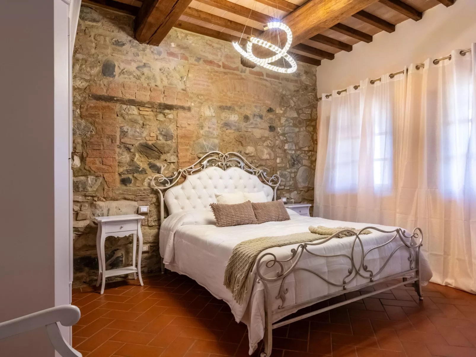 Für 10 Personen und 4 Kinder in Chianni, Toskana (Provinz Pisa)-Inside