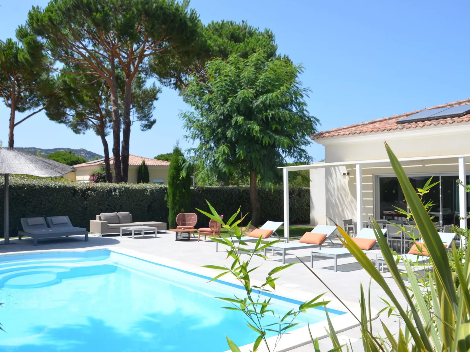 Villa 3 Schlafzimmer, privater Pool Garten und Parkplatz-Dehors