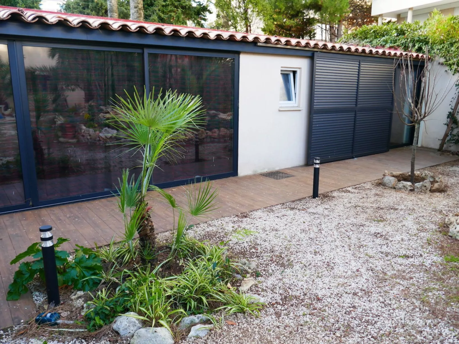 Mascotte Gartenhaus-Draußen