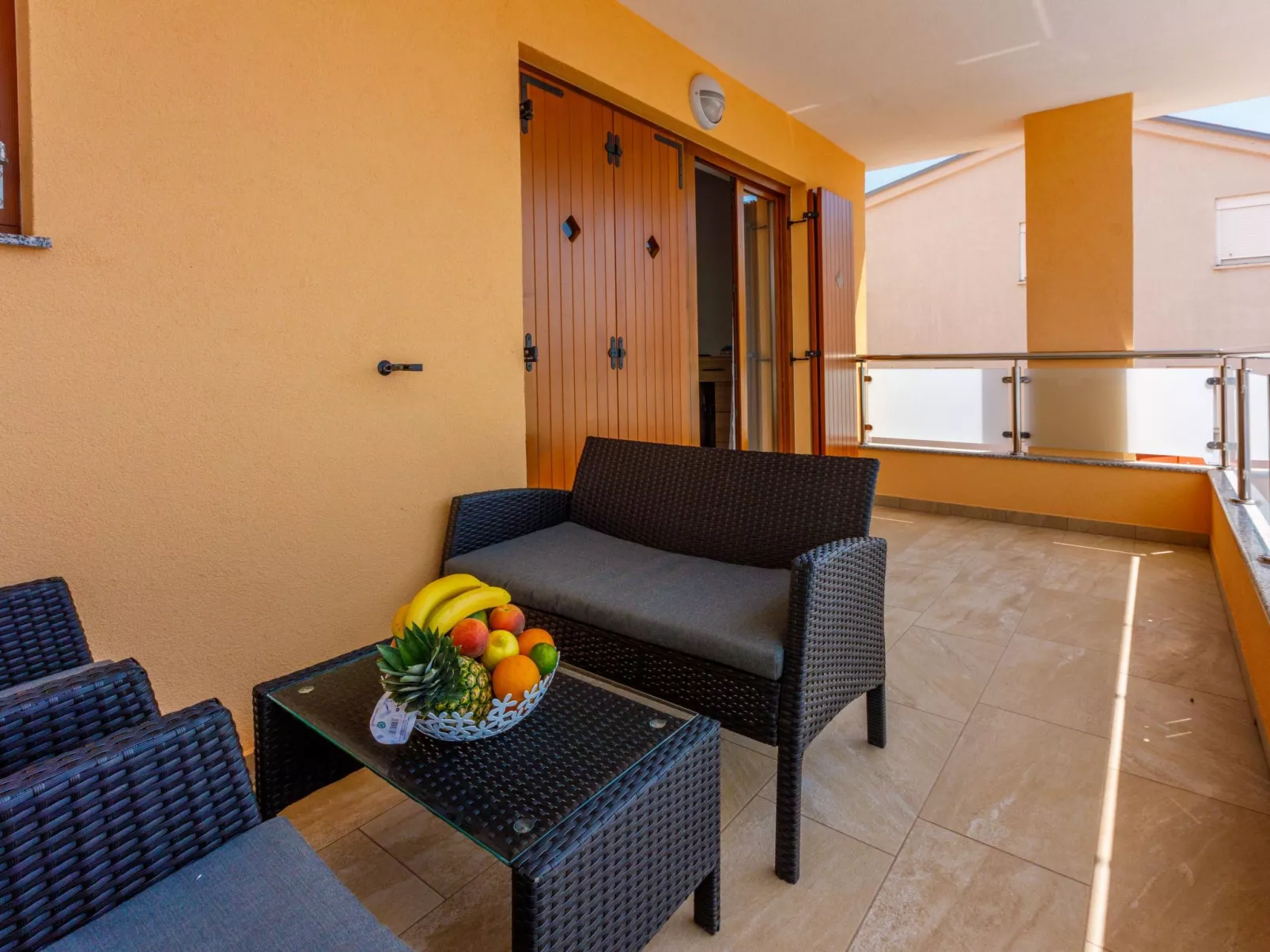 FeWo mit privatem Balkon und Gemeinschaftspool-Drinnen