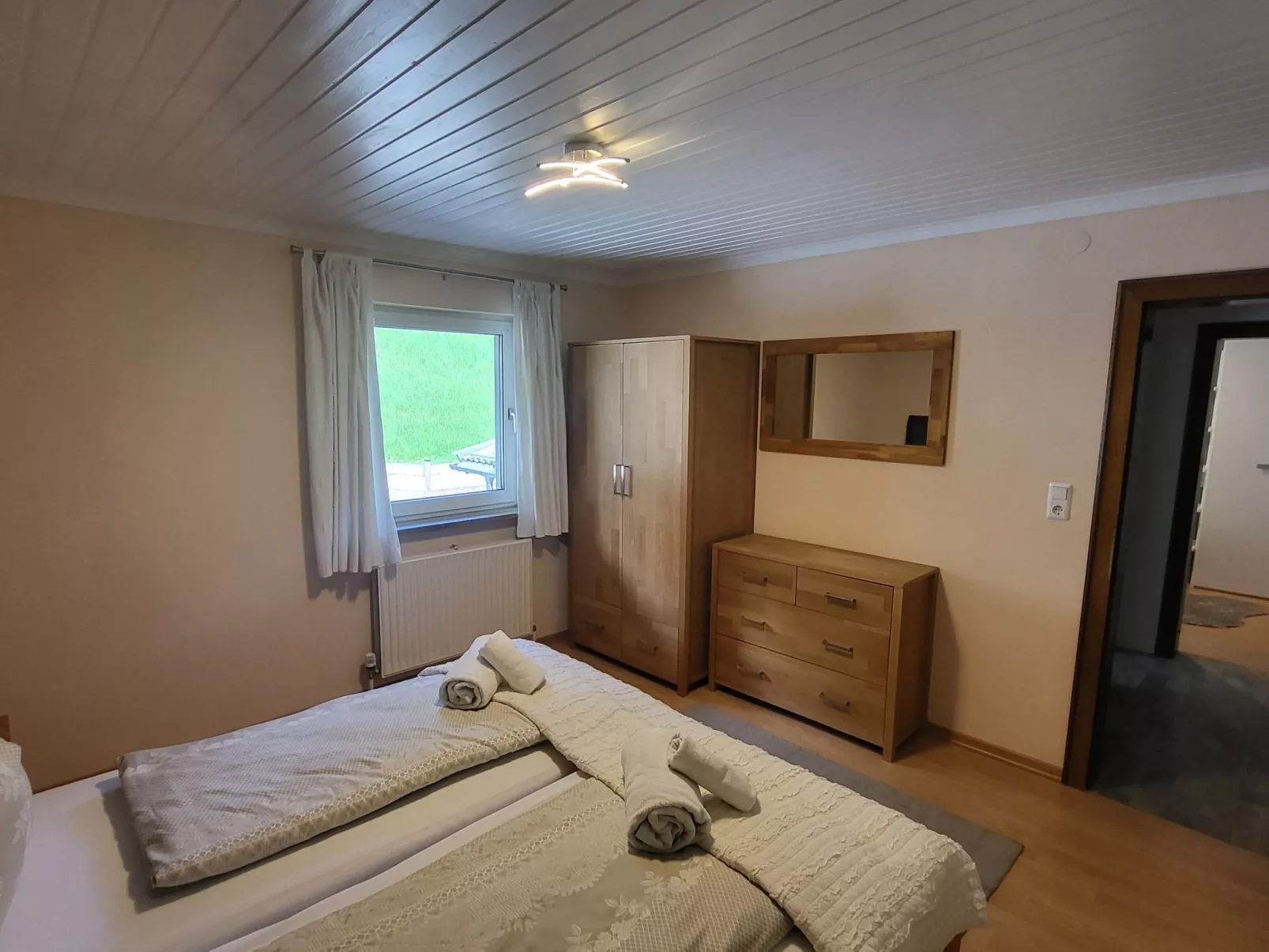 Geräumige Wohnung mit zwei Schlafzimmern und Balkon-Dedans