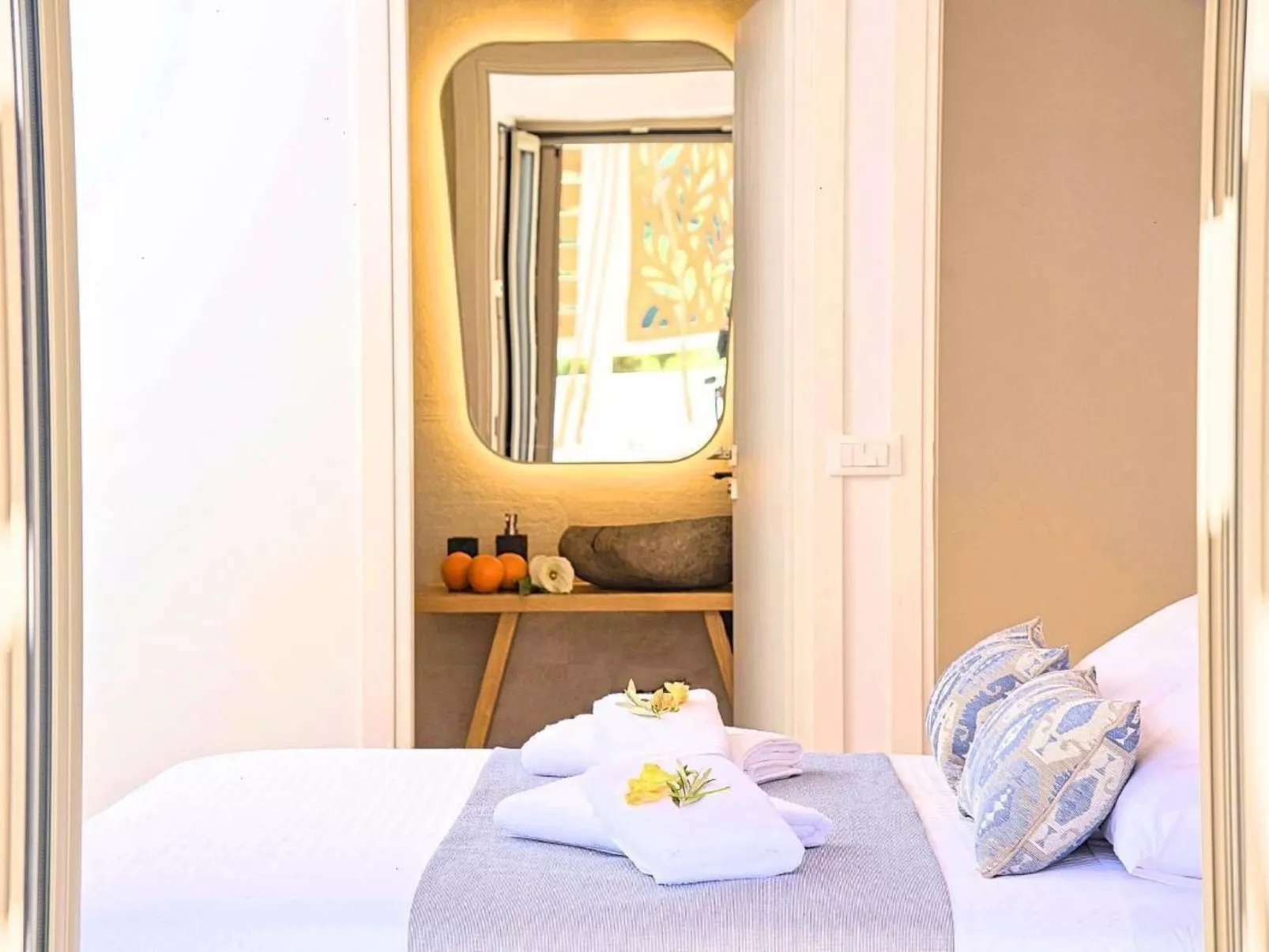 "Blue Lake Villa"-Image-tags.info