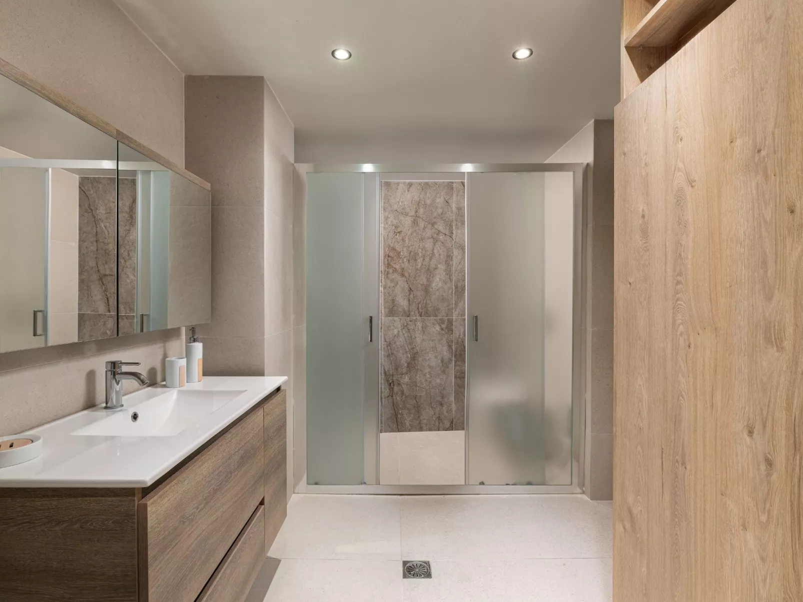 Trapezia Luxury Living -Türkis-Inside