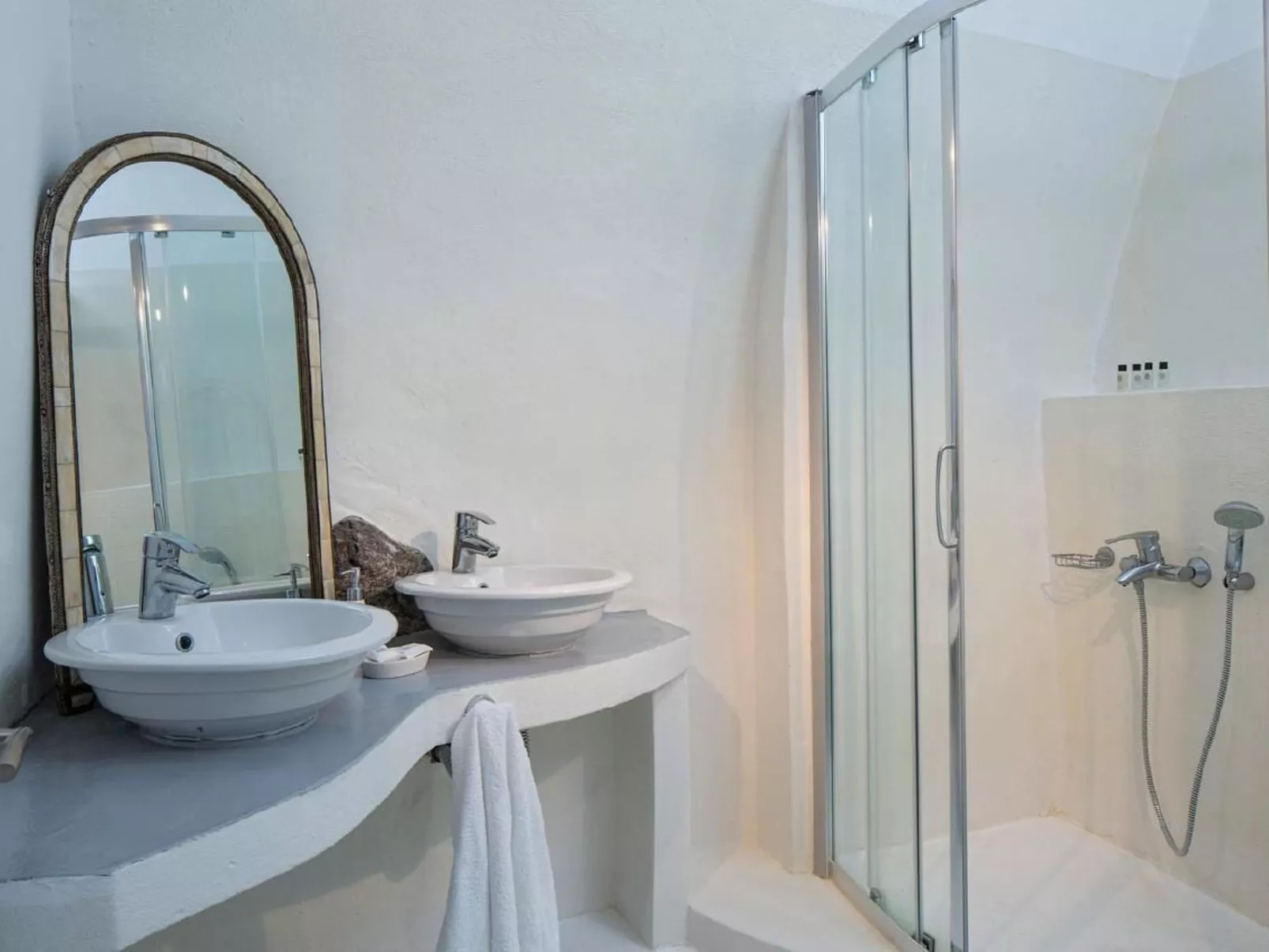 Stilvolle Villa mit Pool und herrlichem Meerblick-Inside