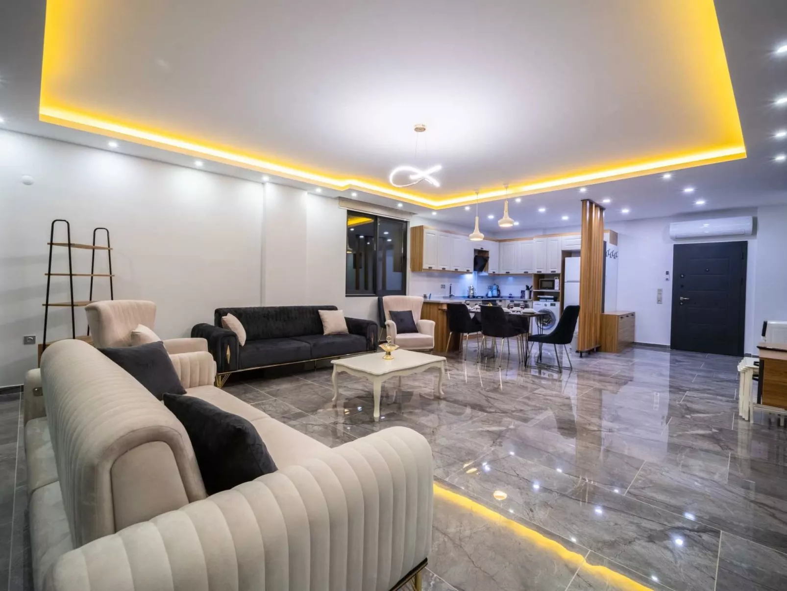 Luxuriöse Villa "Sard 3" mit Jacuzzi-Drinnen