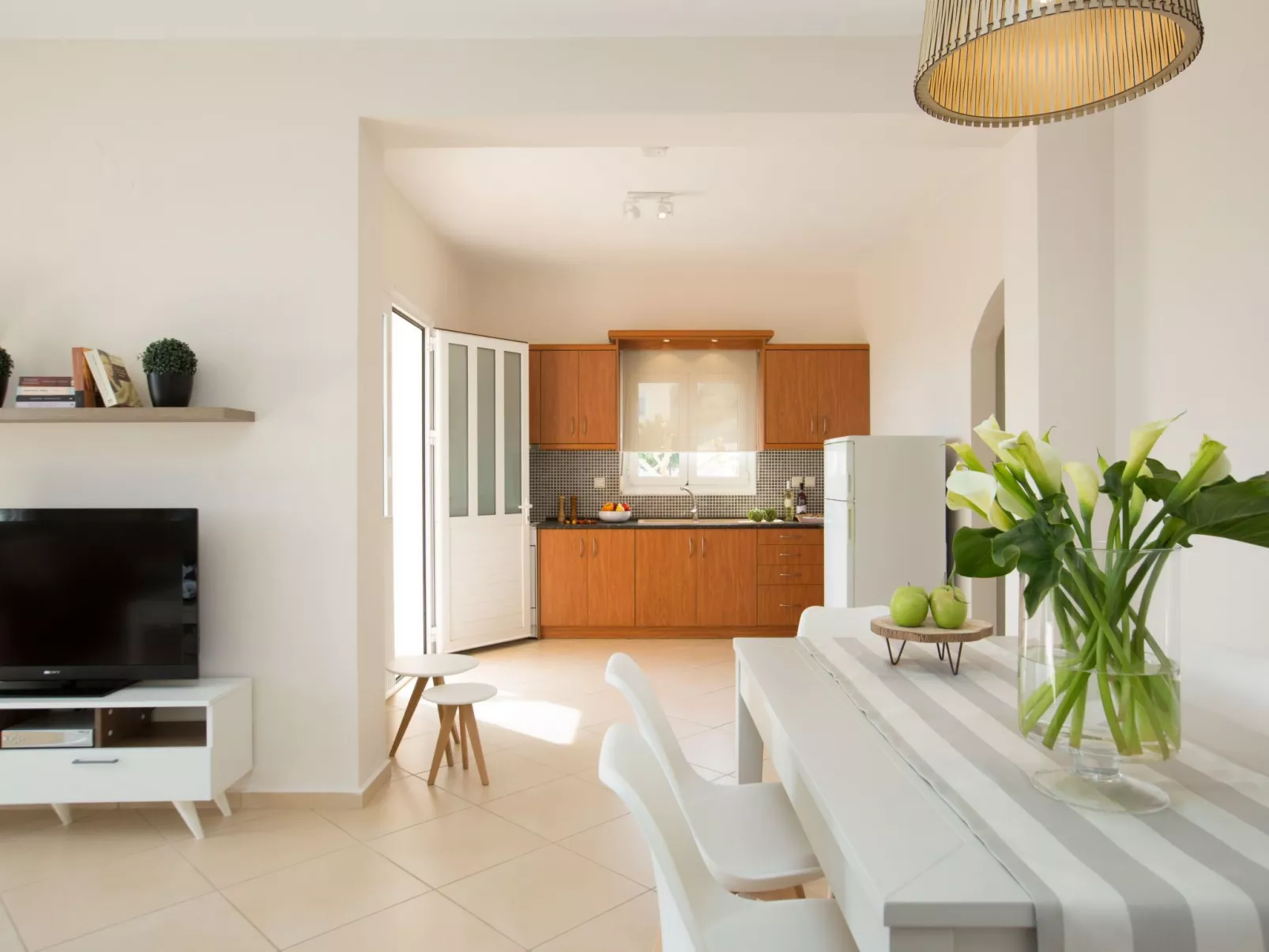 Familienvilla mit Pool, Garten, Spielplatz und BBQ-Image-tags.info