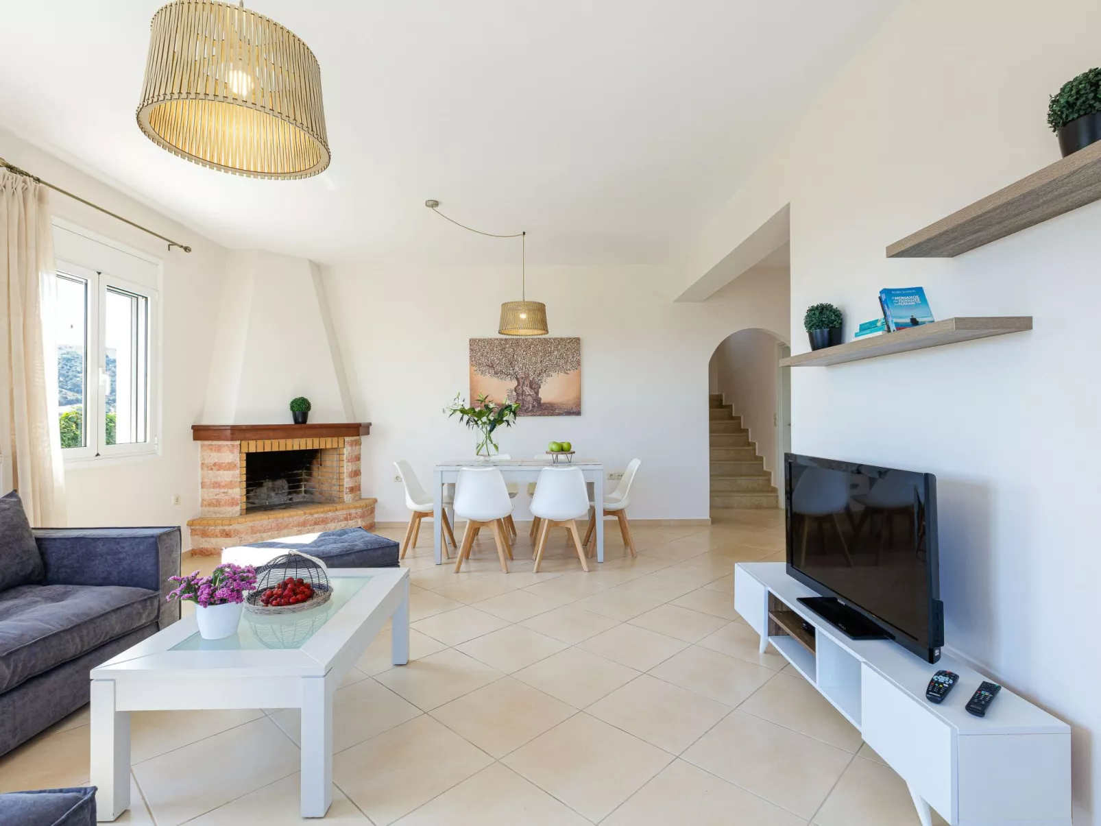 Familienfreundliche Villa mit privatem Pool und BBQ-Drinnen