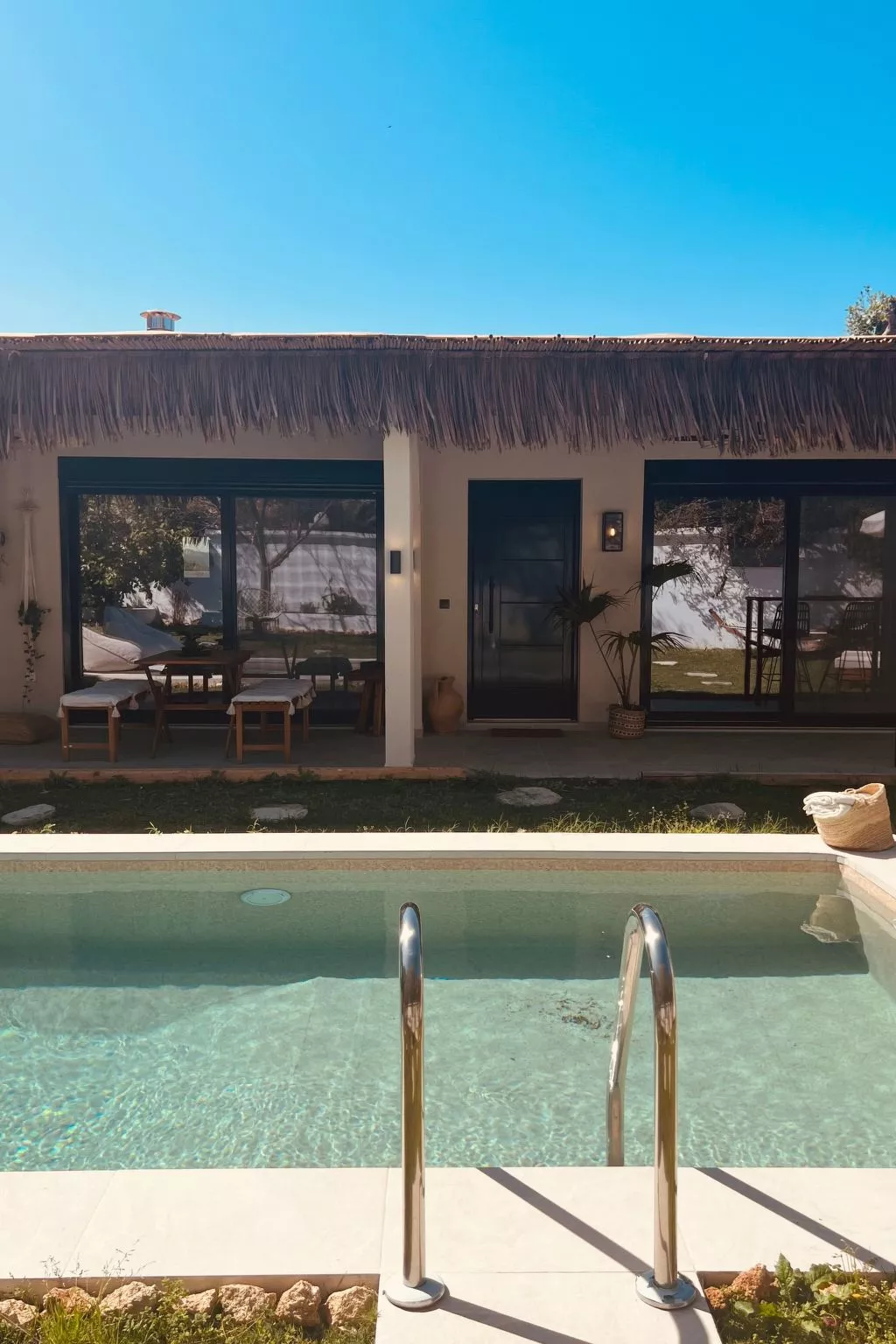 "Naya" mit eigenem Pool-Dehors