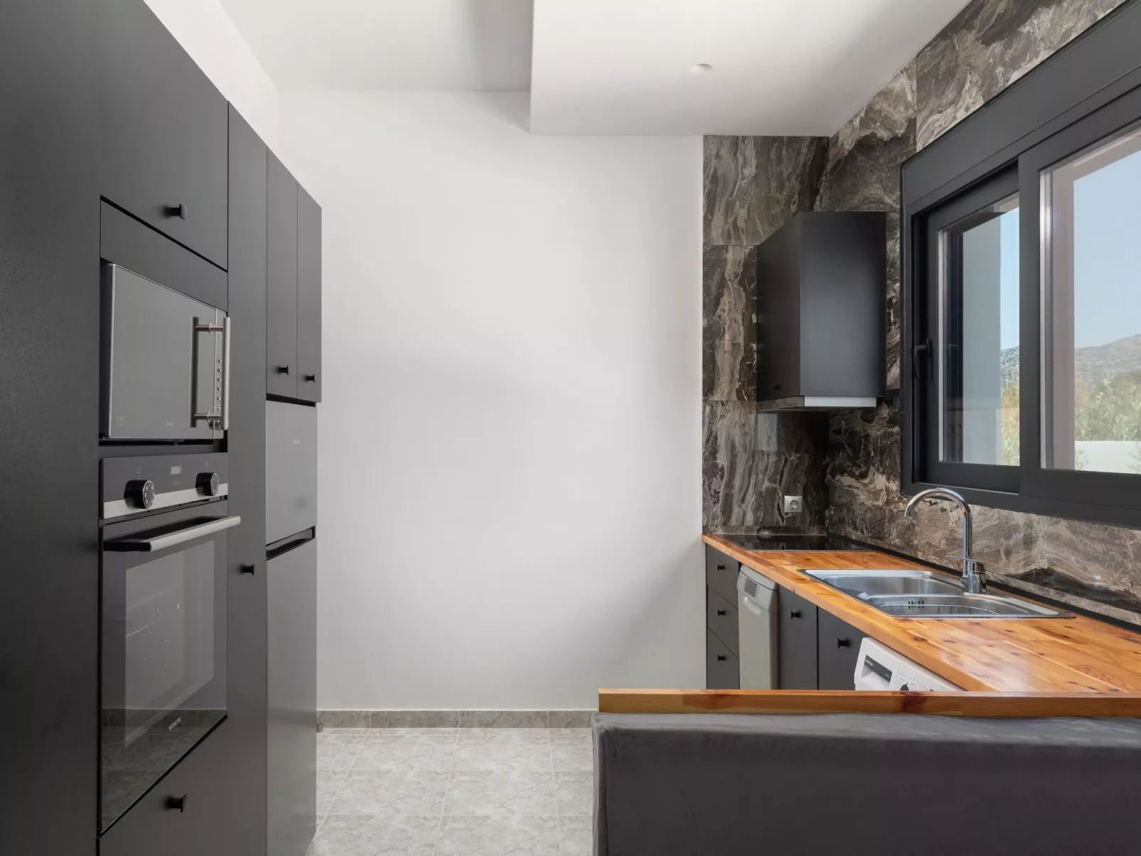 Elysianische Villa in der Nähe des Dorfes Afantou-Dedans