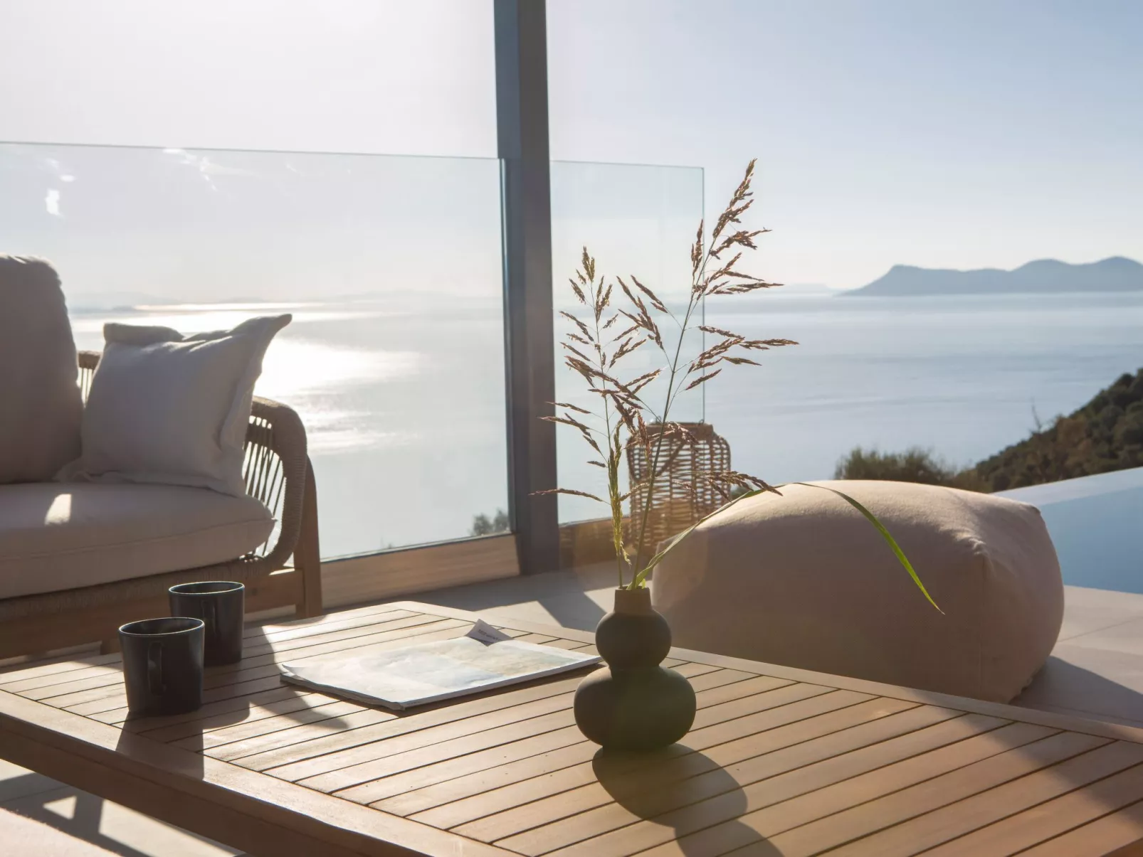 Ferienvilla "Yoni Villa" mit Infinity Pool-Drinnen