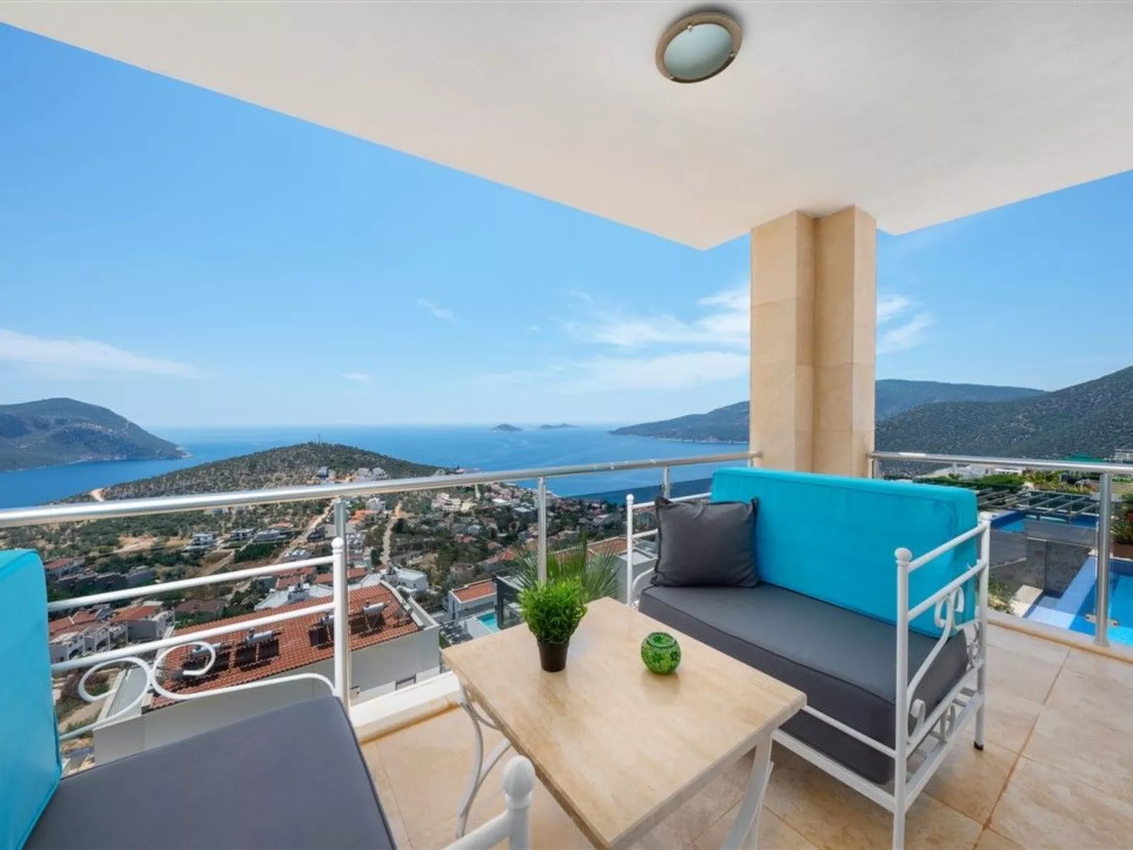 Villa Blueline mit Pool und Meerblick, im Zentrum-Outside