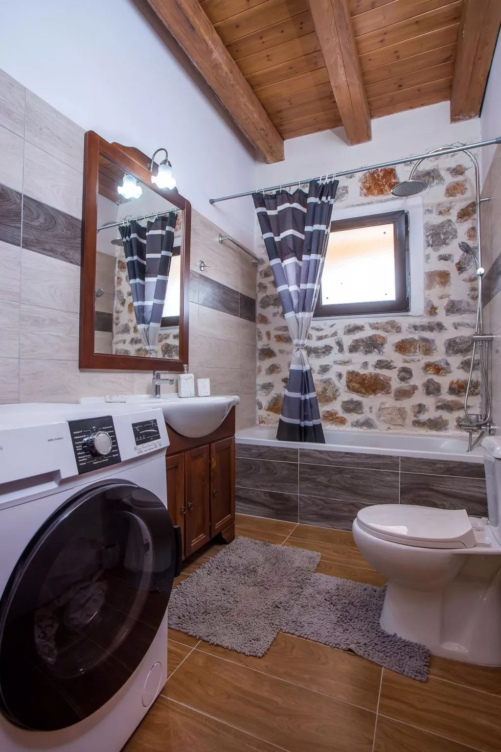 Schöne Steinvilla im Wald-Inside