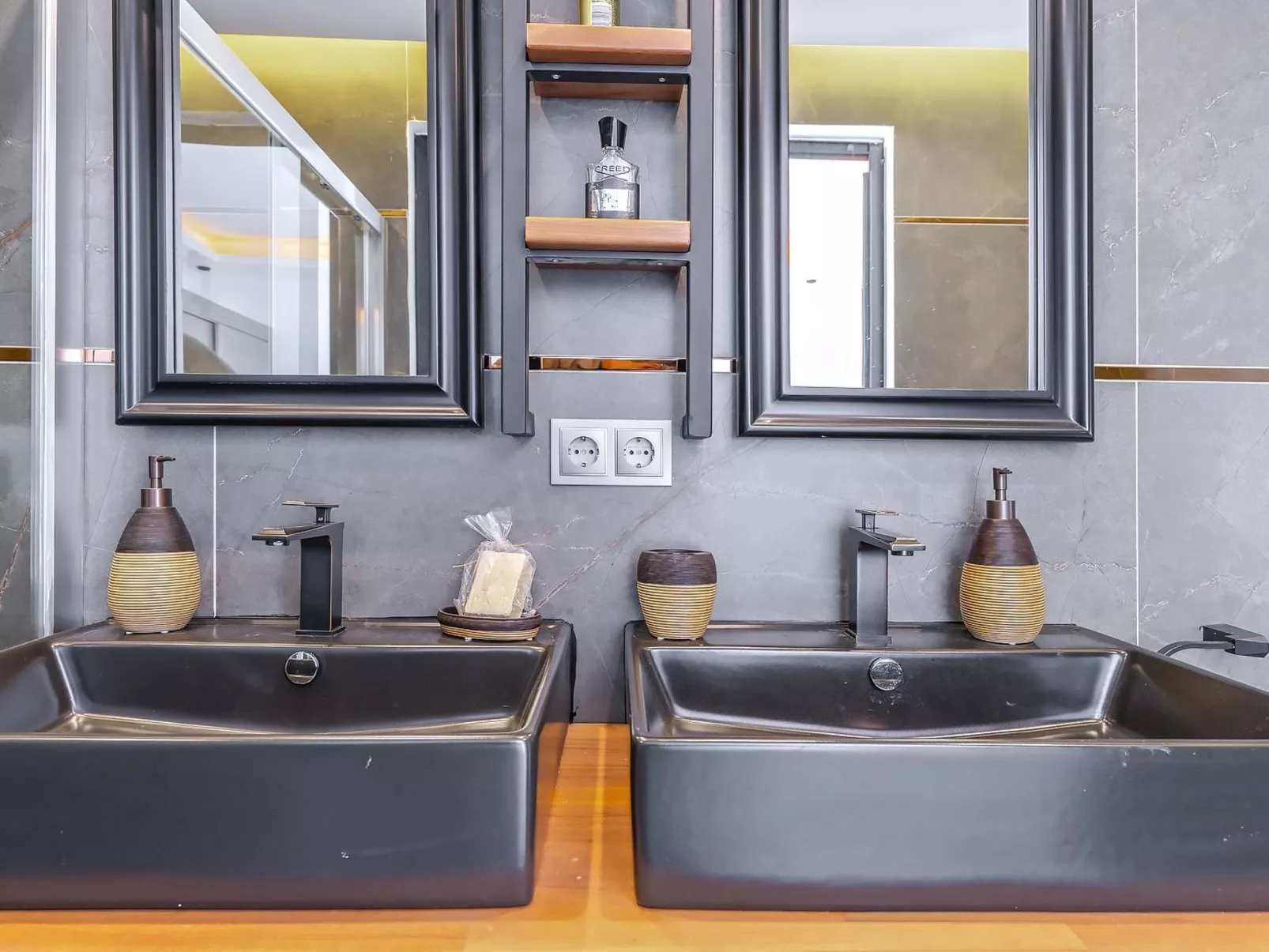 Schöne Villa mit Pool, Blick auf Meer und Tal-Drinnen