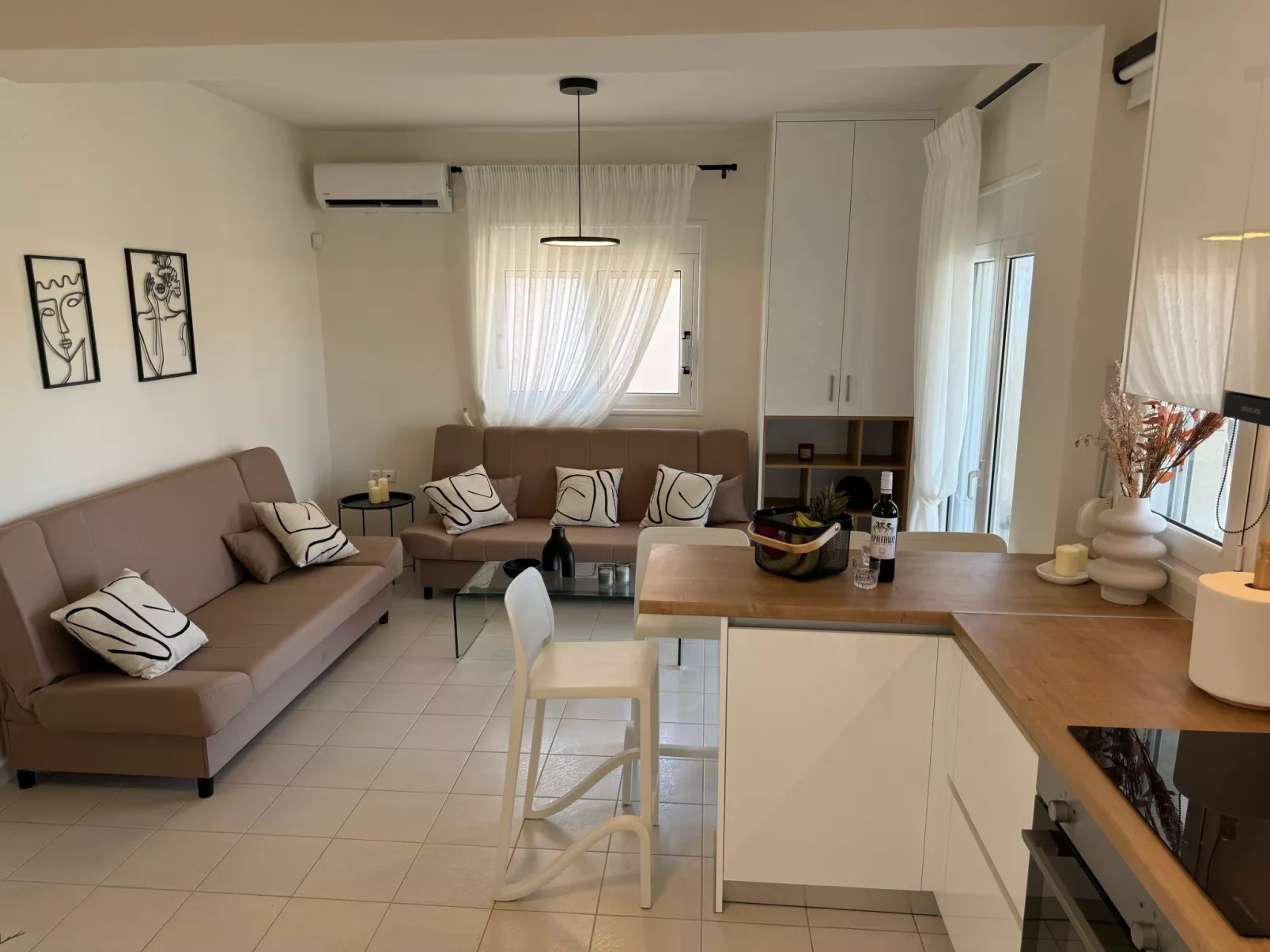 "Panor Villas" mit eigenem Pool-Drinnen