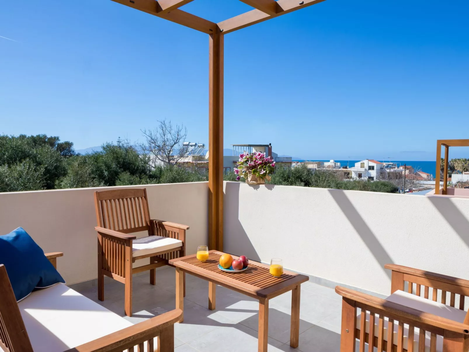 Haus in Agia Marina mit Außenpool-Image-tags.info