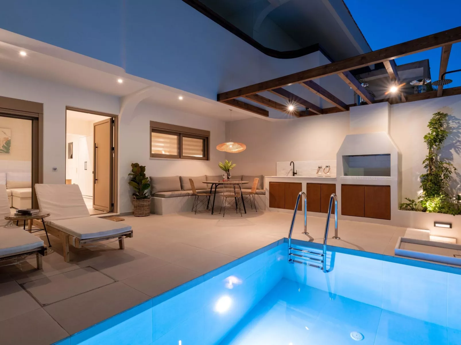 Mariann Premium Suites-Marie Suite-Inside