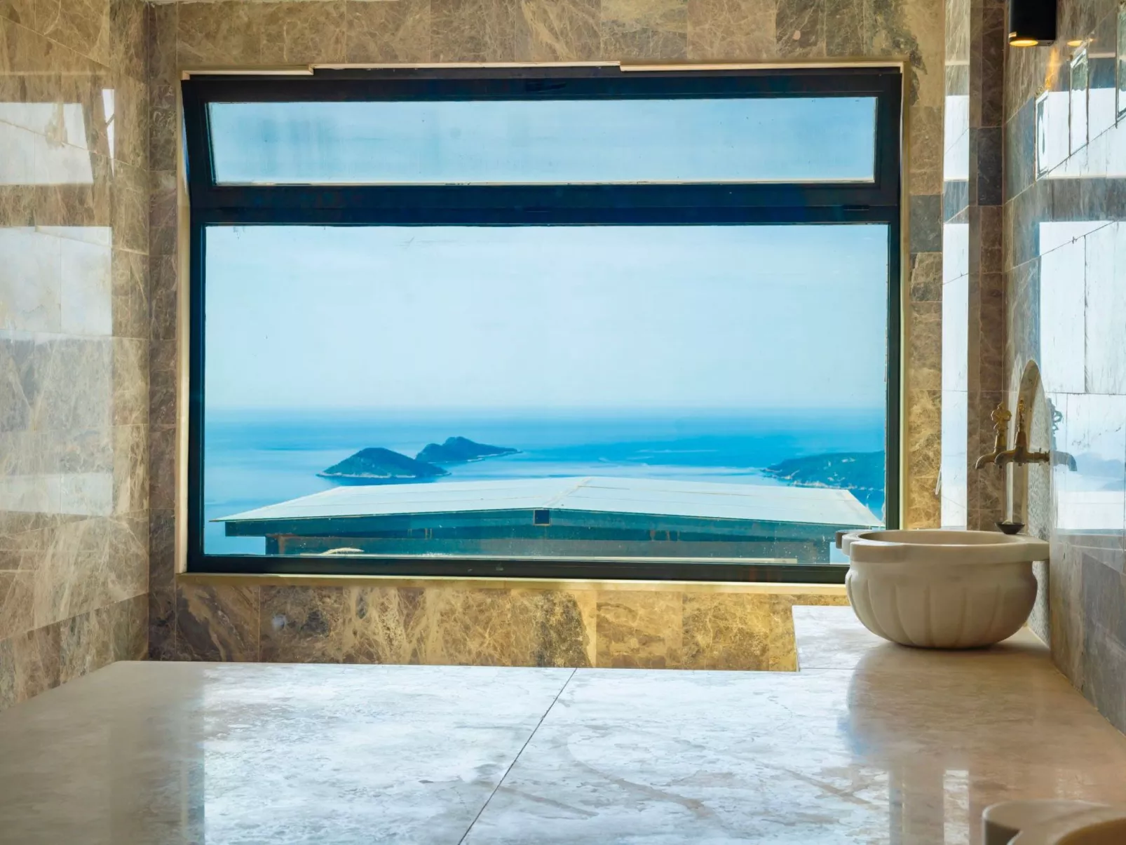 Moderne Luxusvilla mit Meerblick-Image-tags.info