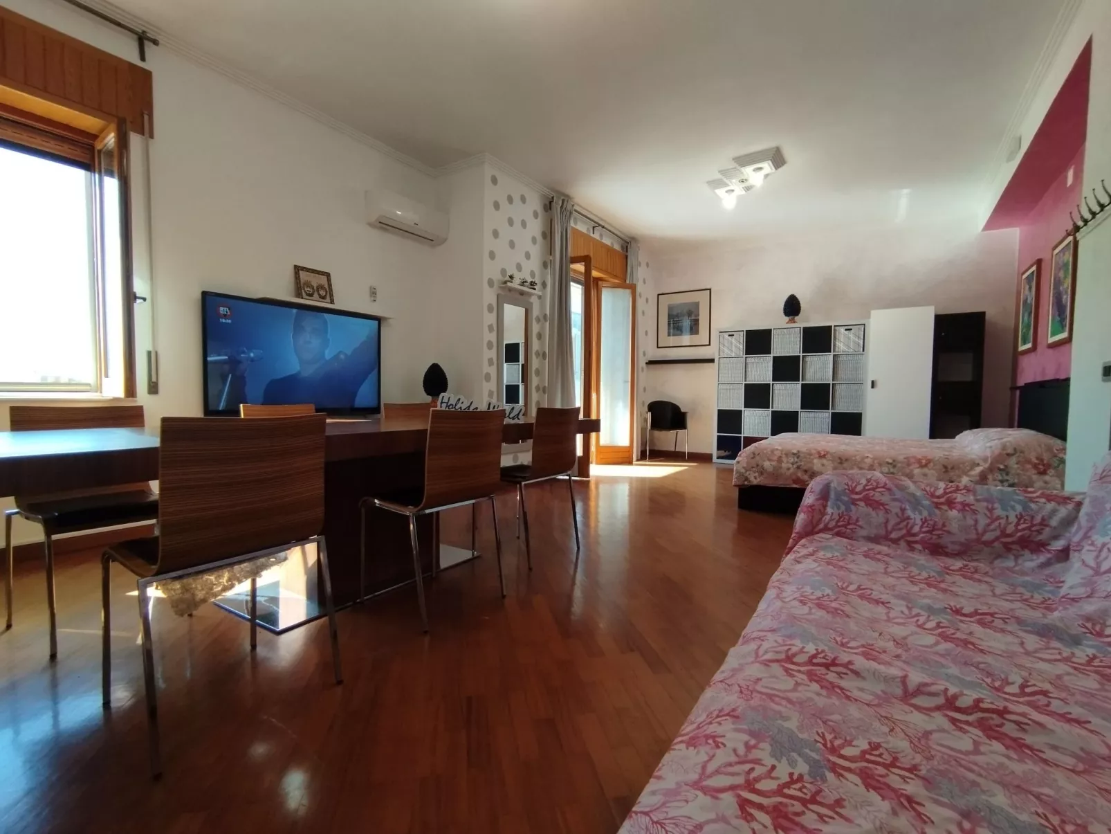 Sea La Vie by Holiday World-Inside