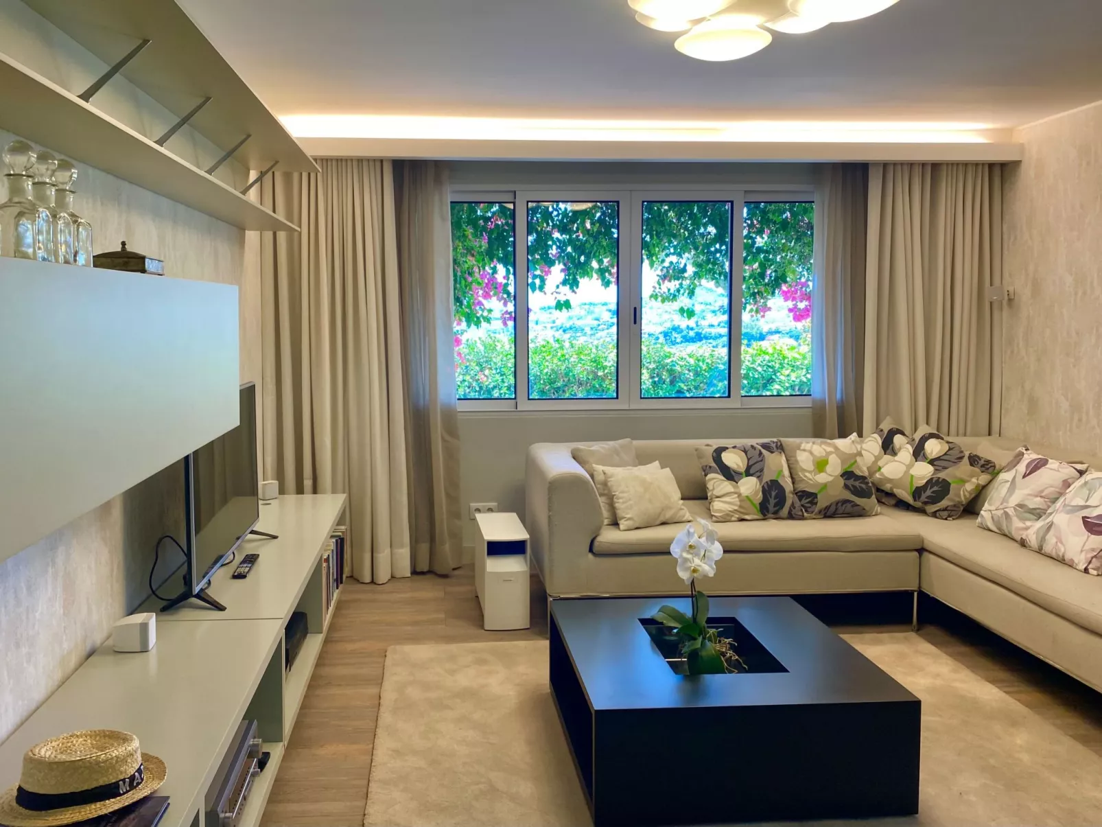 Ideales Familienhaus mit freiem Stadt- und Meerblick-Inside