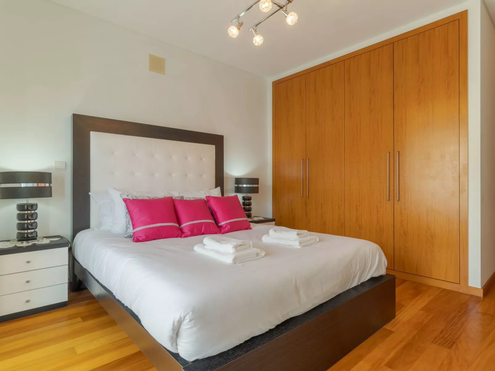 Mit gemeinschaftlichem Pool-Inside