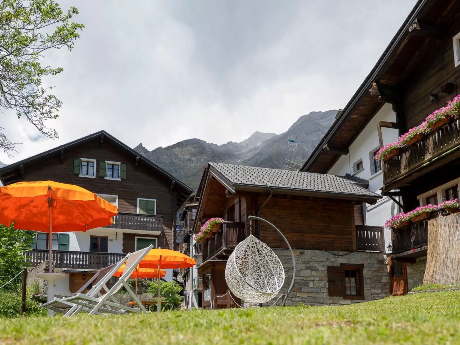 Wohnung im Dorfzentrum Ronco 1-Draußen